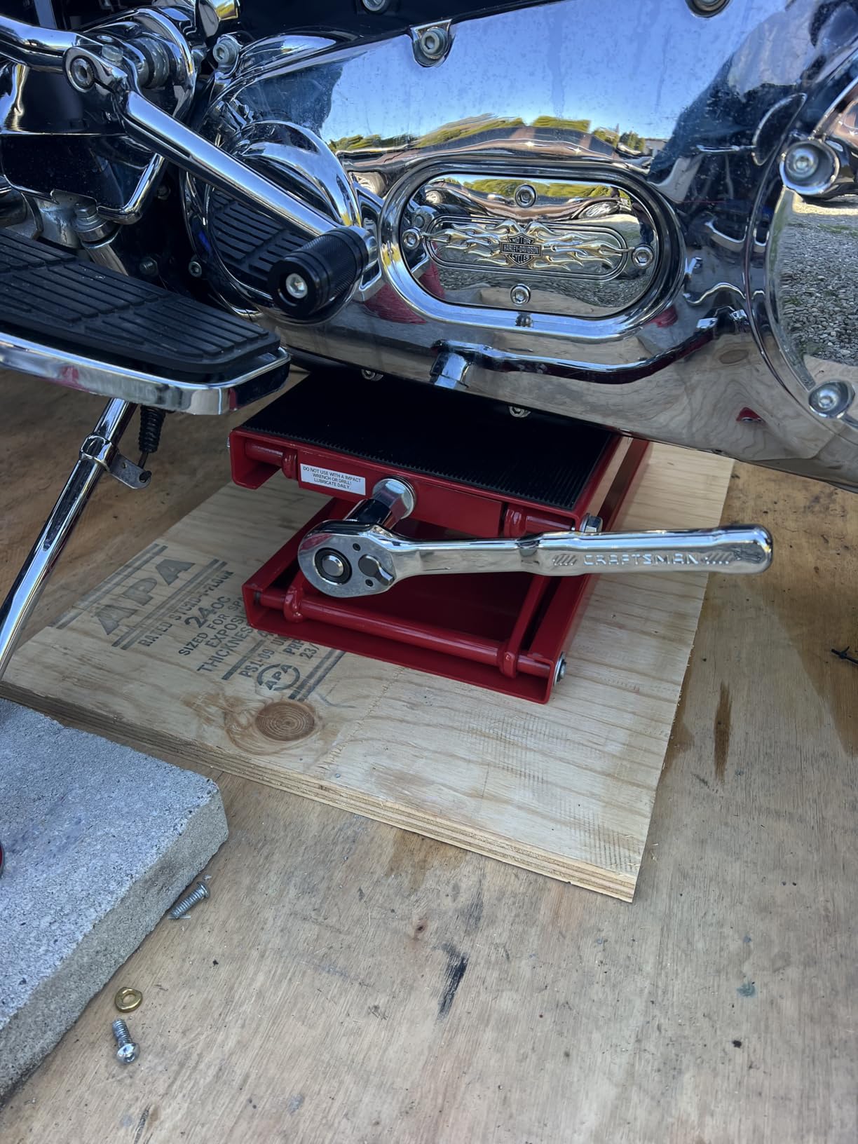 Extreme Max 5001.5044 1100 lb. Motorcycle Scissors Jack - Wide customer photo 1