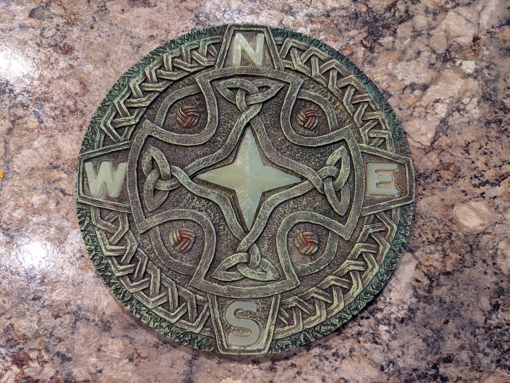 Bits and Pieces Glow in the Dark Stepping Stone - Celtic Compass, 10