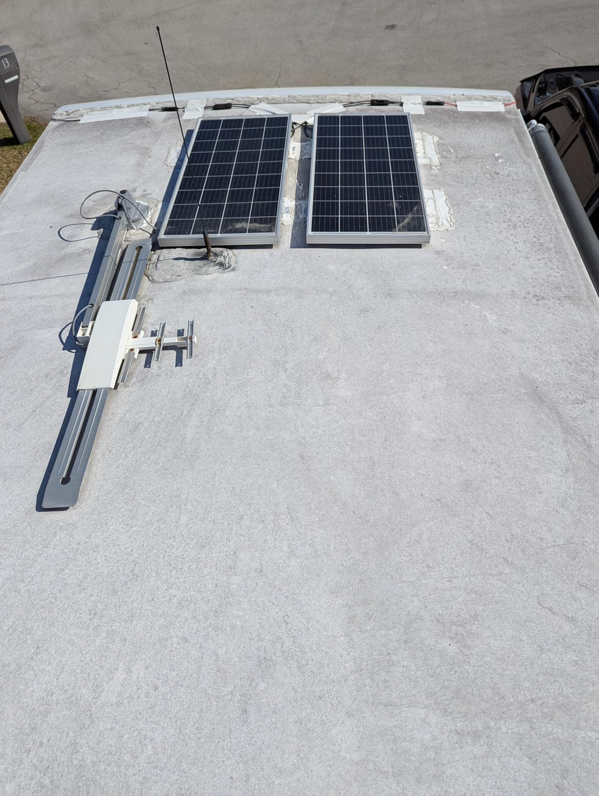 Henry HE887HS042 100% Silicone Roof Coating, White, 0.90 Gallon customer photo 1