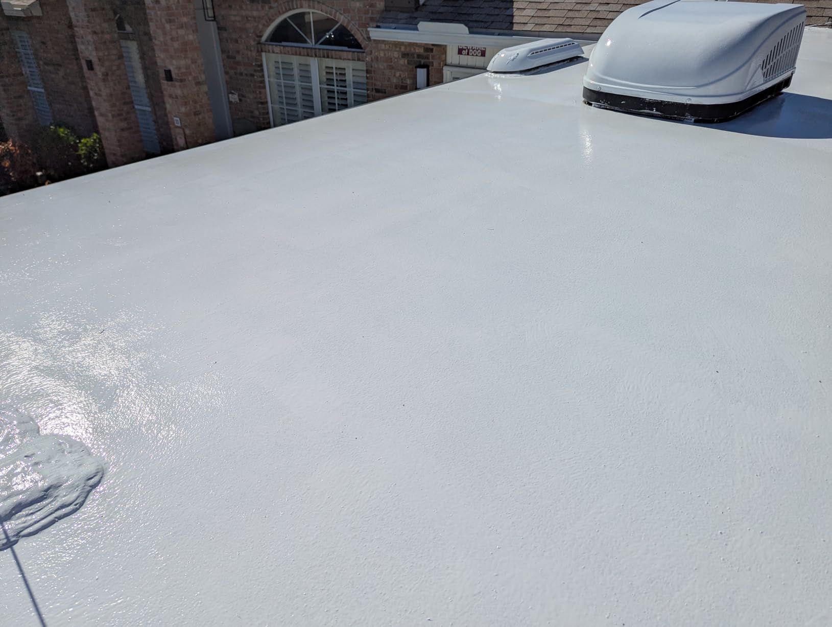 Henry HE887HS042 100% Silicone Roof Coating, White, 0.90 Gallon customer photo 2