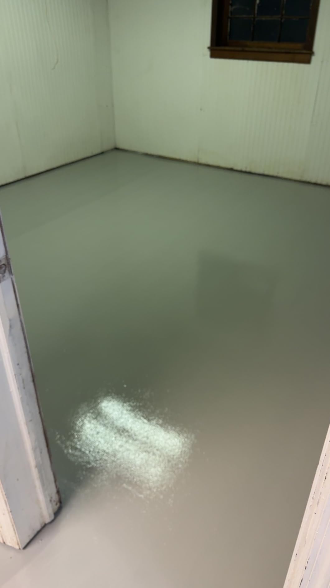 KILZ 1-Part Epoxy Concrete & Garage Floor Paint, Slate Gray, 1 Gallon customer photo 1