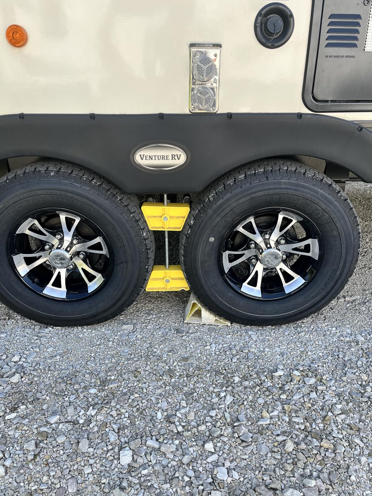 Free Country Grand Ride Set 4 Trailer Tires ST225/75R15 10 Ply Load Range E Steel Belted Radial w/Featured Scuff Guard customer photo 2