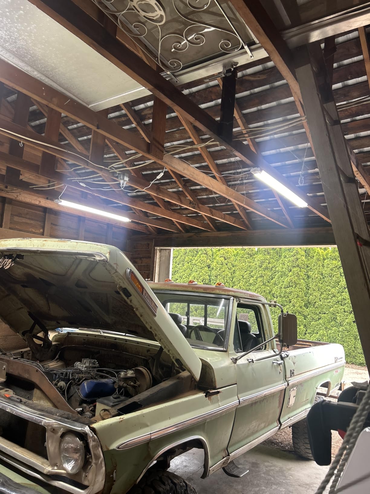 hykolity 4FT LED Shop Light, 42W [250W Equivalent], 4400LM, 5000K Daylight | Utility Linkable Shop Light Fixture, Hanging or Surface Mount, with Power Cord, Shop Lights for Workshop, ETL, White, 4 Pack customer photo 2