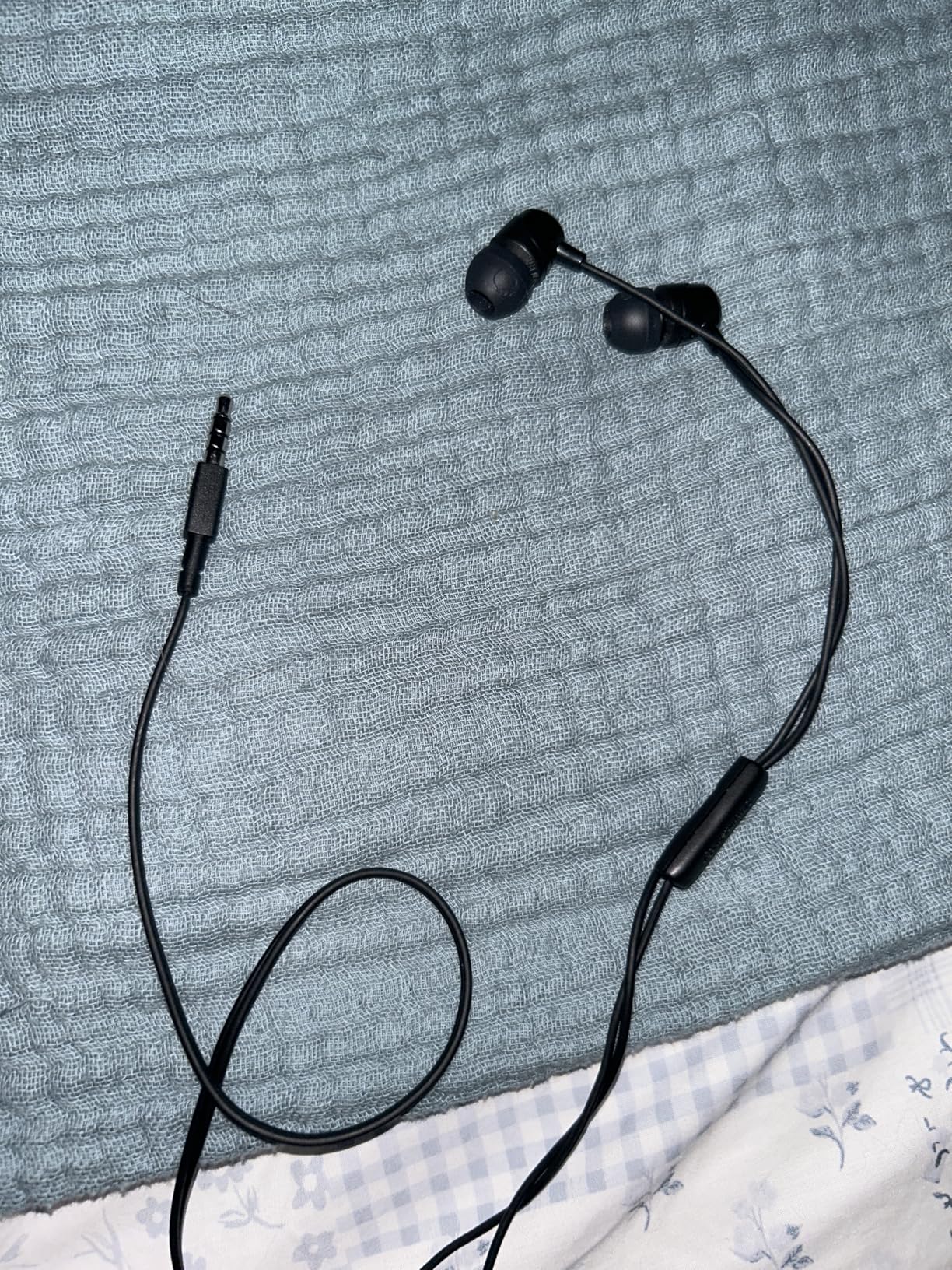 Skullcandy Jib Wired Earbuds with 3.5mm AUX Plug, Noise Isolating Fit, In-Line Microphone customer photo 1