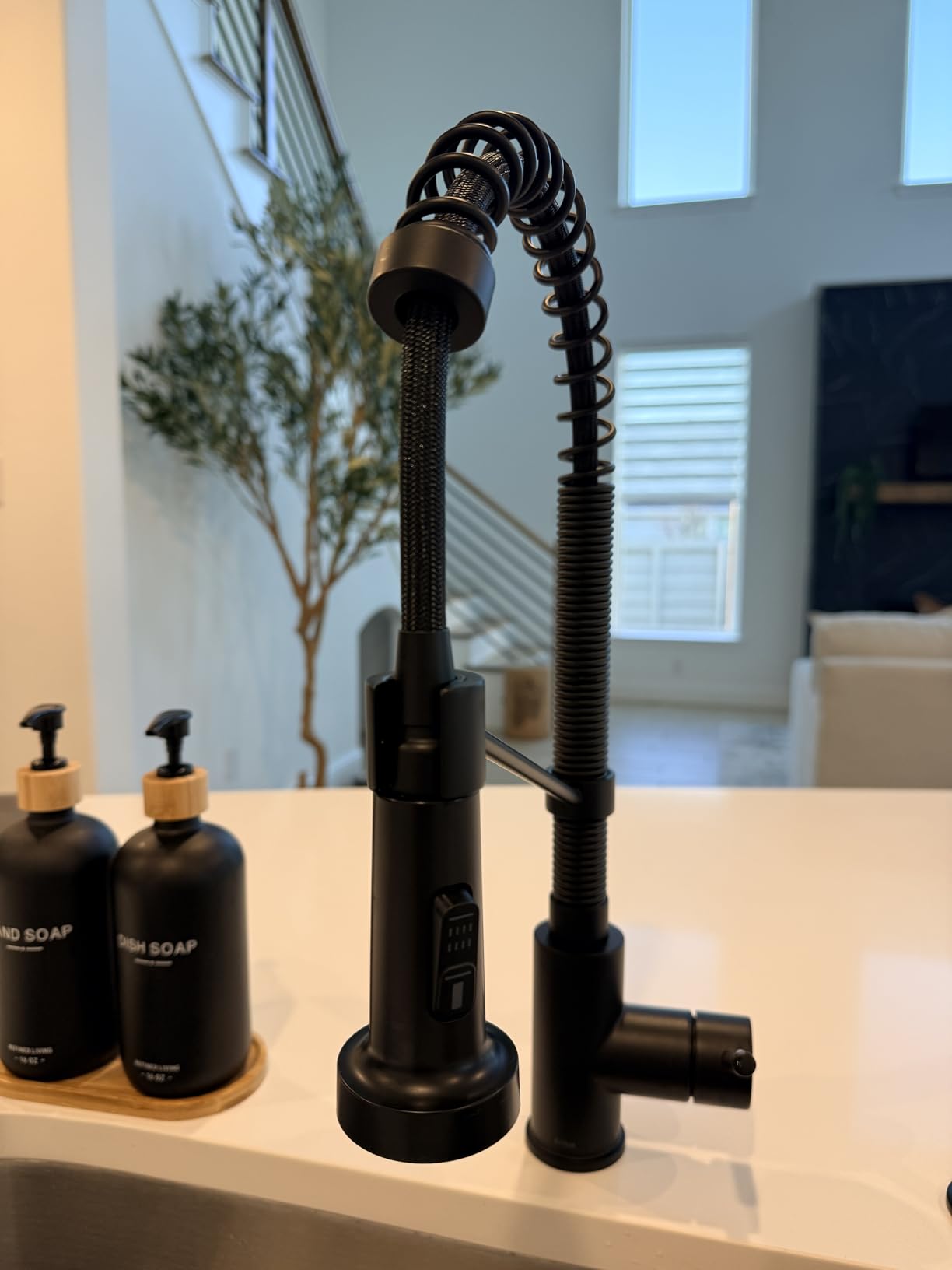 KRAUS Bolden Commercial Style 2-Function Single Handle Pull Down Kitchen Faucet in Matte Black, KPF-1610MB customer photo 1
