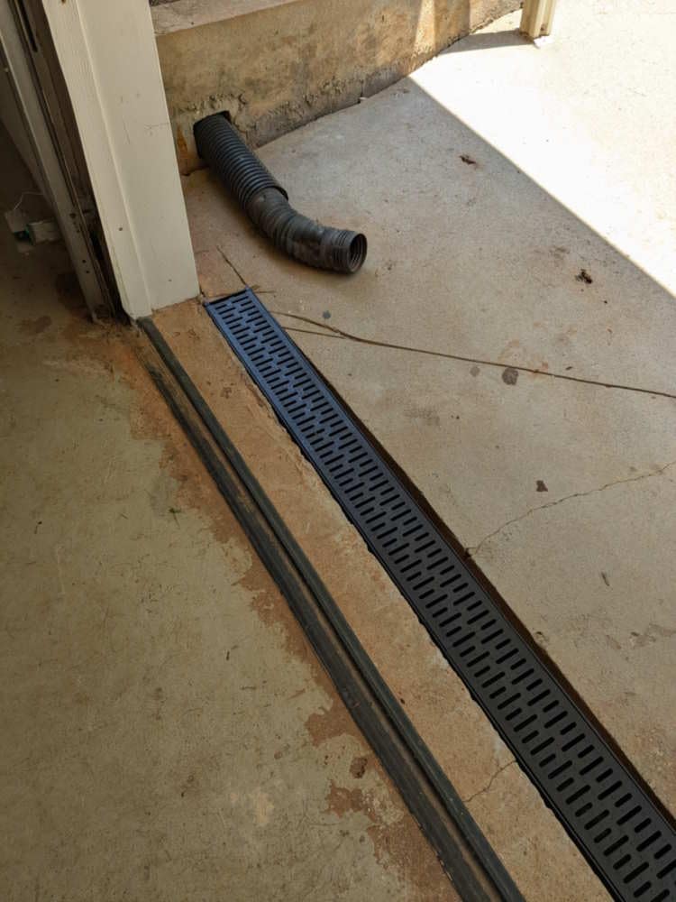 URA WATER - Model UA-100 - Drainage Trench Set - Channel Drain with Grate - Black Plastic - 3 x 39
