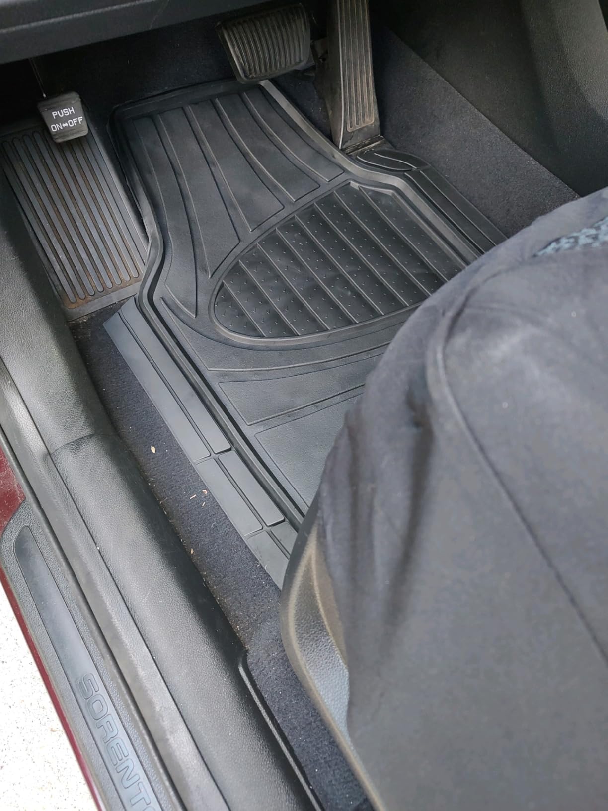 Armor All Heavy-Duty Cargo Mat, Universal Fit Mat for Cars, Trucks, SUVs - Black customer photo 2
