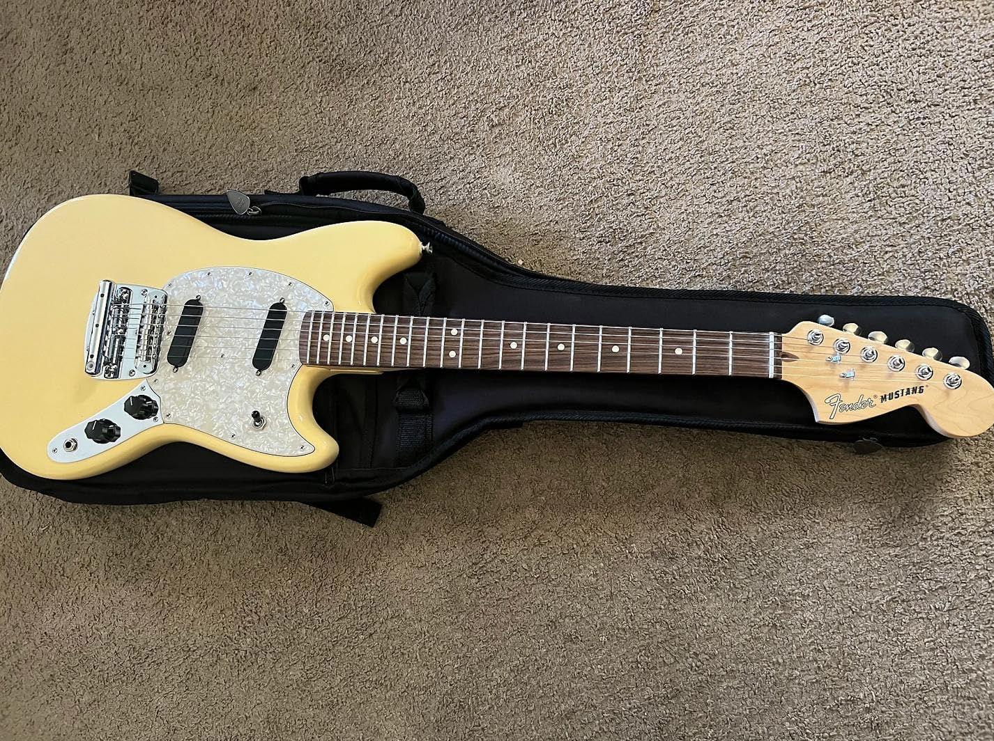 Fender American Performer Mustang Electric Guitar, Vintage White with Rosewood Fingerboard customer photo 2