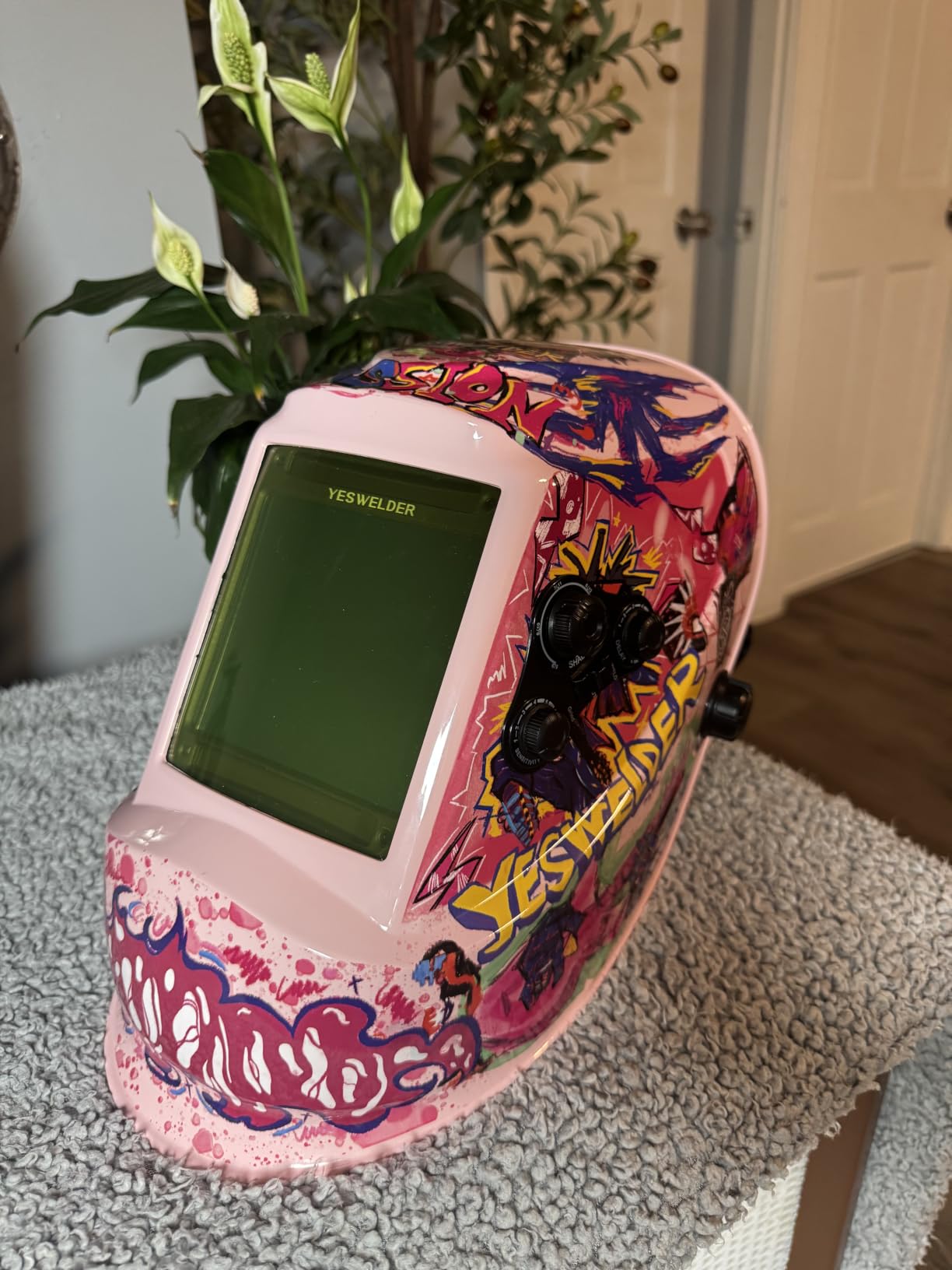 YESWELDER Auto Darkening Welding Helmet, Large View, LYG-M800H | 1/1/1/1 True Color, 4 arc sensors, 1/30000s response, shade 3/5-9/9-13 for WELD/CUT/GRIND, blue light blocking lens customer photo 1