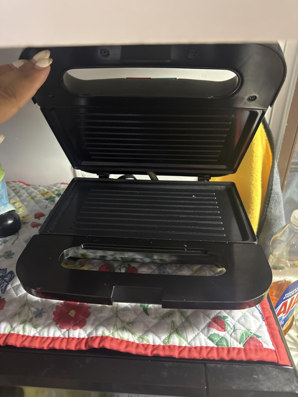 OVENTE Electric Sandwich Maker with Non-Stick Plates, Indicator Lights, Cool Touch Handle, Easy to Clean and Store, Perfect for Cooking Breakfast, Grilled Cheese, Tuna Melts and Snacks, Black GPS401B customer photo 2