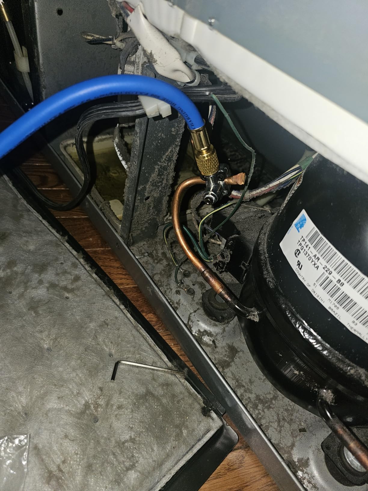 Refrigerator Freon Recharge Kit, AC Recharge Kit with BPV31 Piercing Valve | R134a/R-12/R-22 Refrigerant Charging Gauge Hose Set customer photo 1