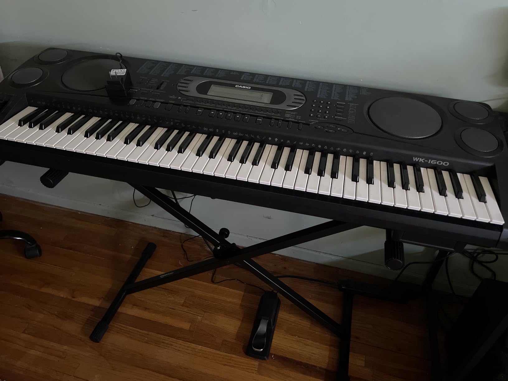 Amazon Basics Sturdy Keyboard and Piano Stand, Heavy-Duty Adjustable Height, X-Shape Design, Durable, Black, 27.5 to 38.2 inches customer photo 2