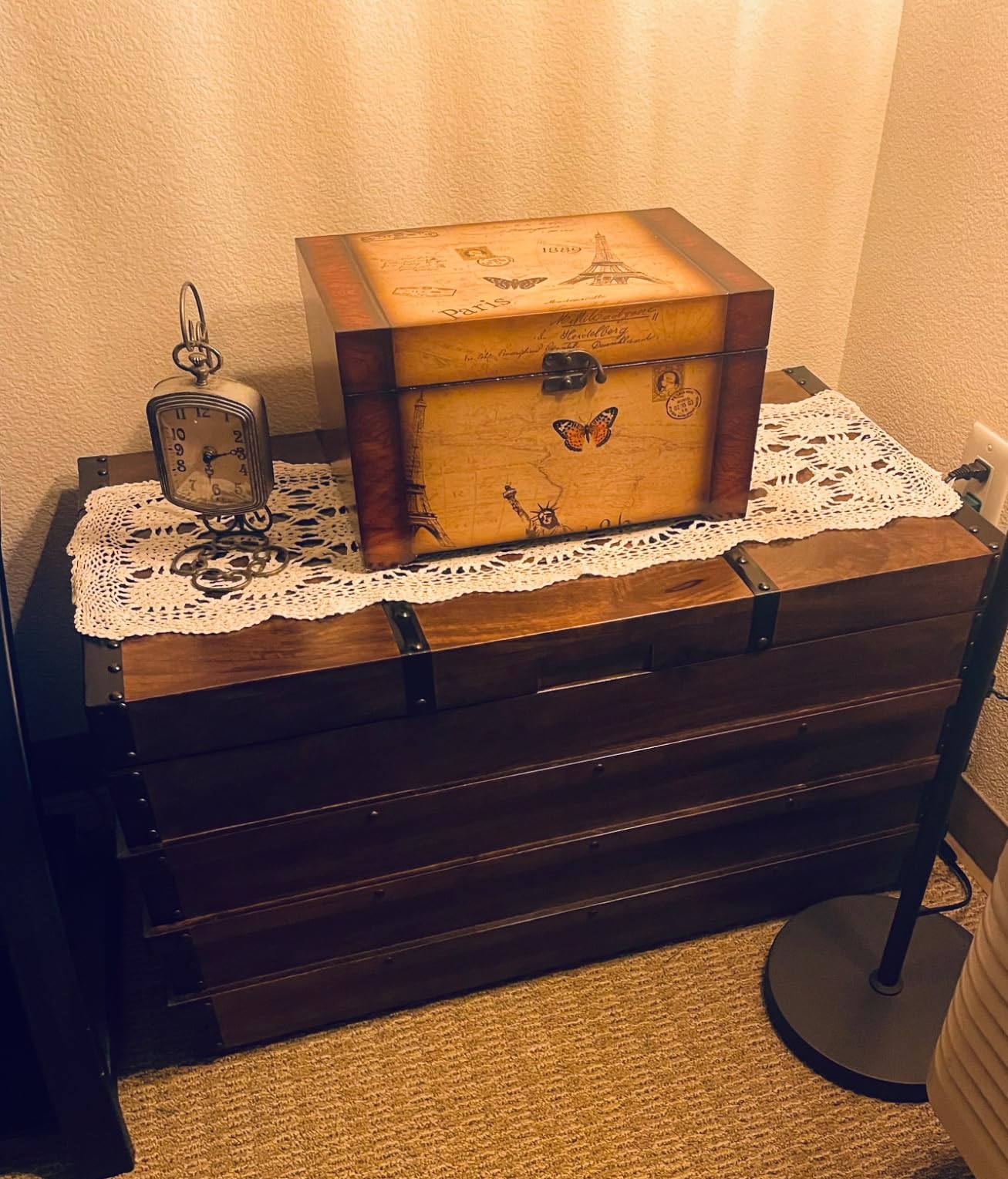 Signature Design By Ashley Kettleby Wooden Storage Box Trunk, Vintage-Style Coffee Table With Hinged Top And Hidden Storage, Wood Construction With Metal Hardware For Living Room Organization, Brown customer photo 2