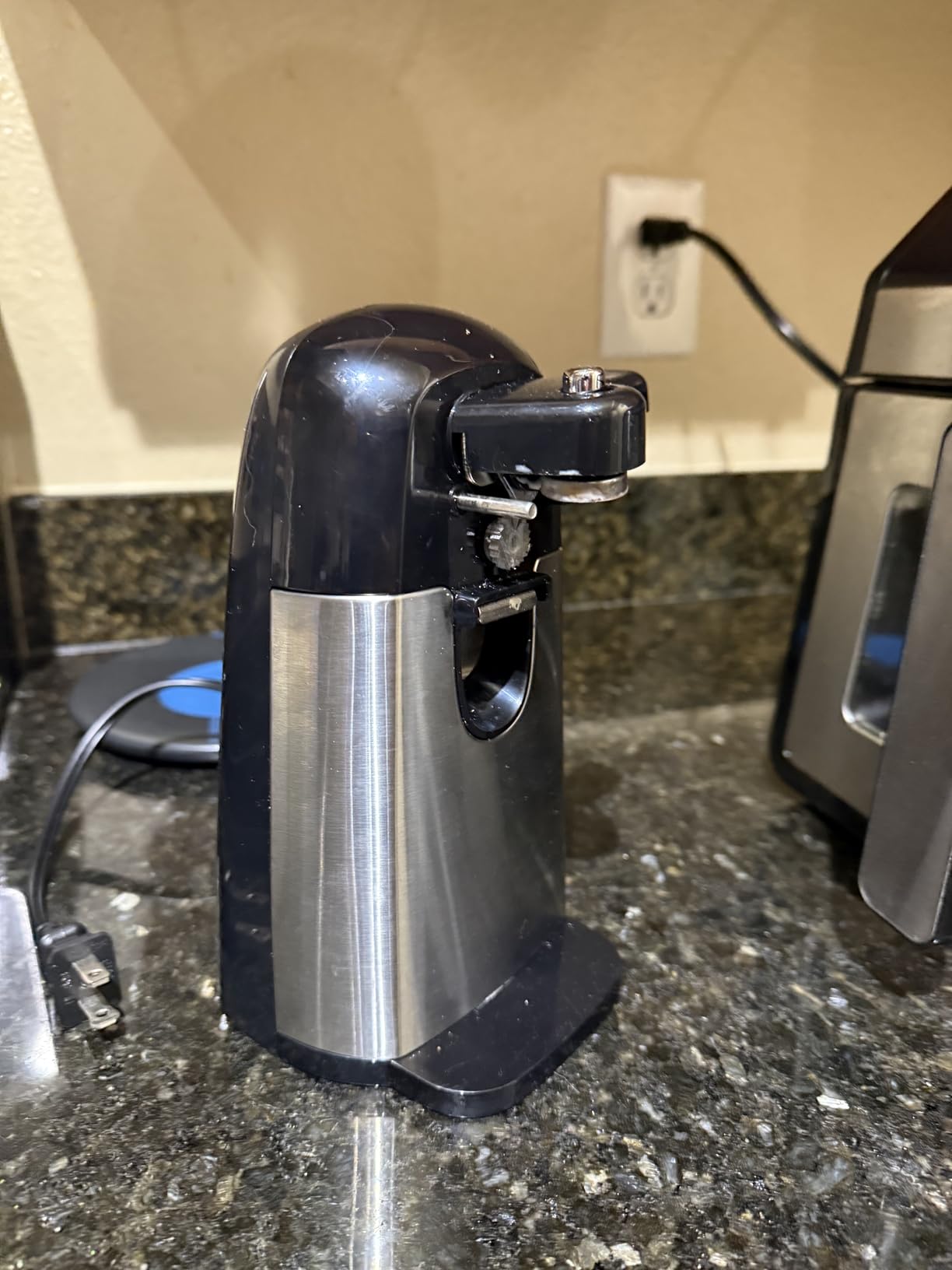 Amazon Basics 3-In-1 Electric Can Opener, Bottle Opener and Knife Sharpener with Stainless Steel Blade, Magnetic Lid Holder, Safe, Easy to Use, Powerful, Sleek Design, 50W, Black customer photo 1