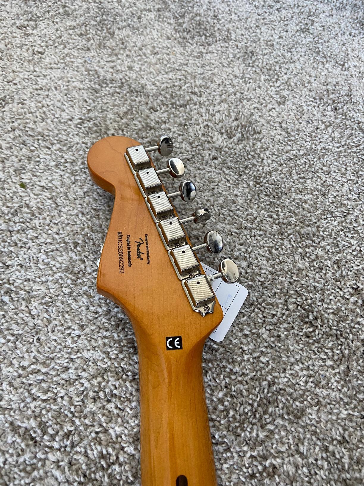 Squier Classic Vibe 60s Stratocaster Electric Guitar, with 2-Year Warranty, 3-Color Sunburst, Laurel Fingerboard customer photo 2