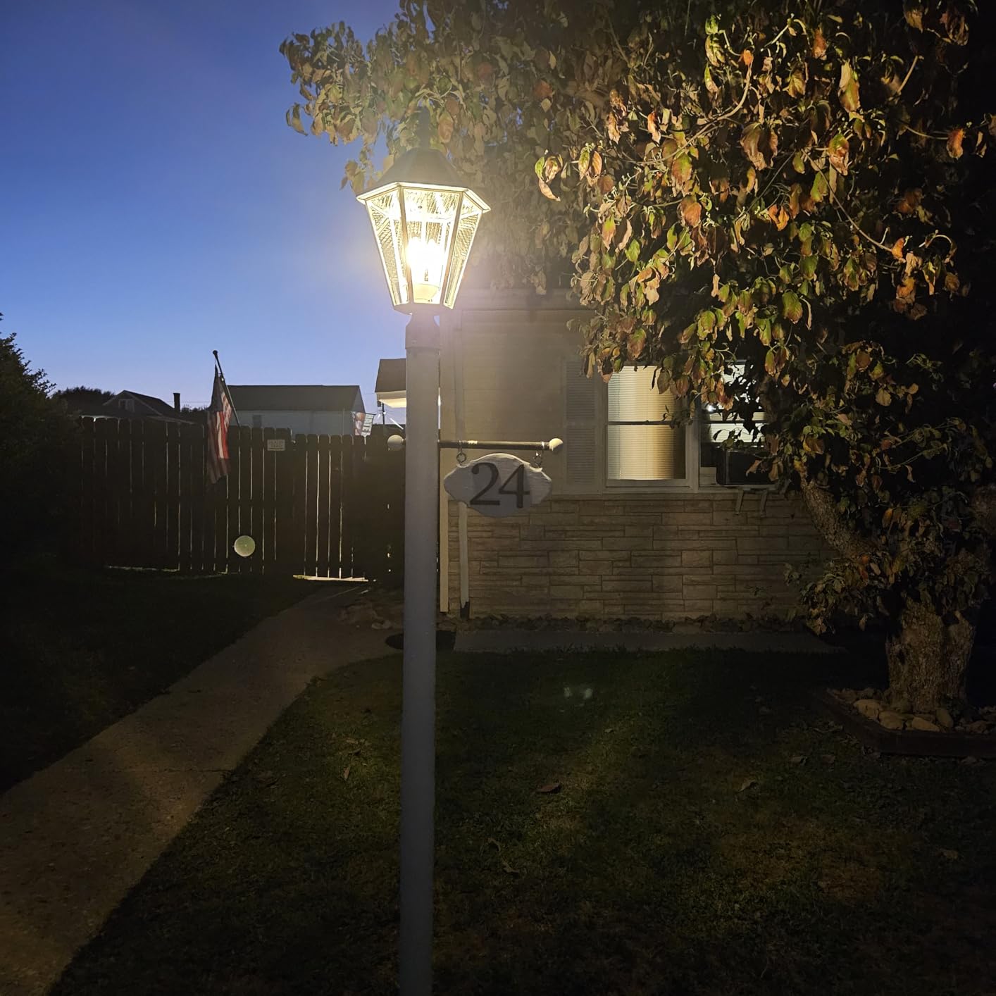 LUTEC 12513LE4-SL-Head LED Post Solar Light Outdoor, Dusk to Dawn Vintage Street Lights for Lawn Patio Yard Pathway Garden Mount (Base Not Included) customer photo 1