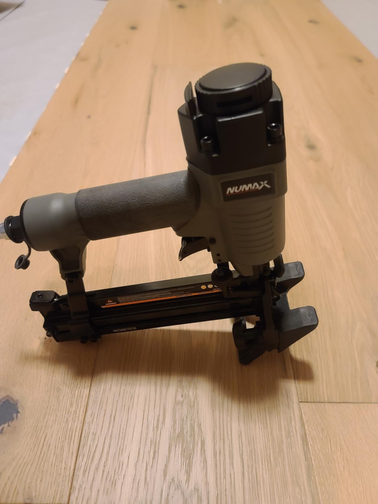 NuMax SFBC940 Pneumatic 4-in-1 18-Gauge 1-5/8