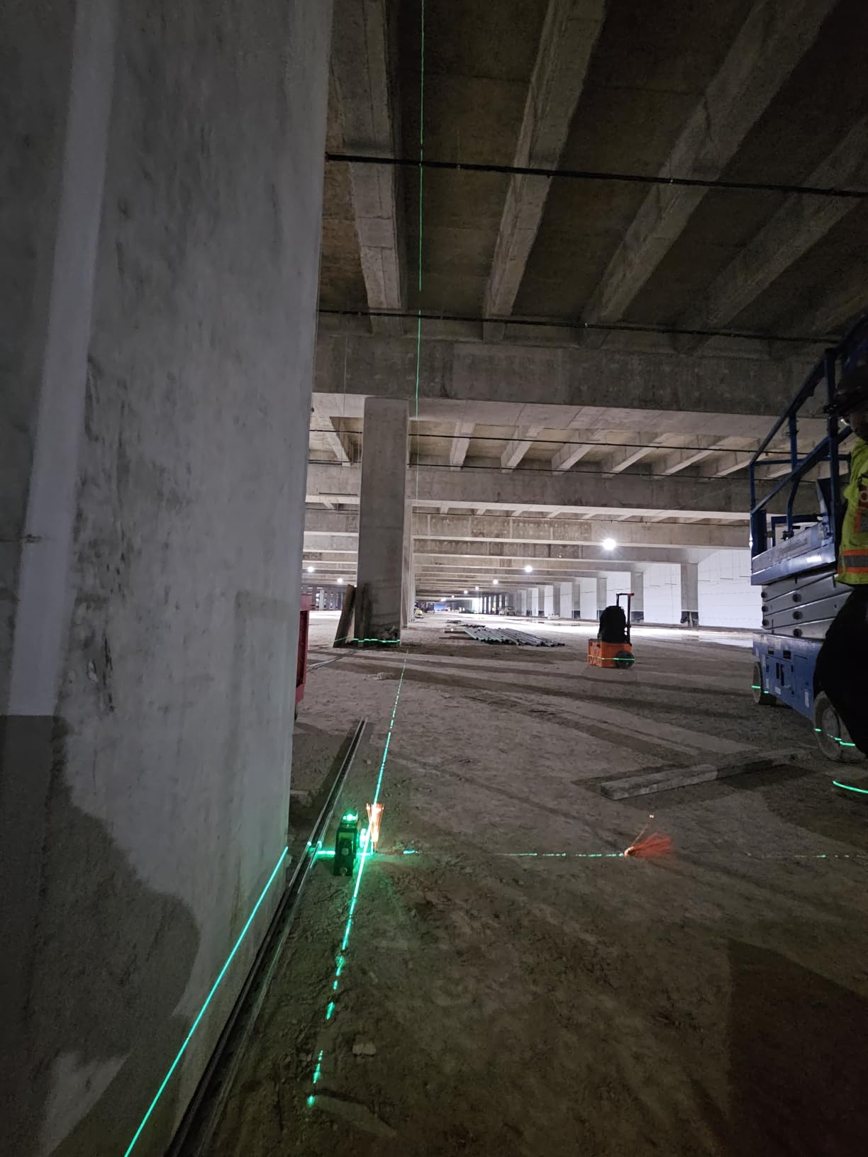 HUEPAR Laser Level 360 Self Leveling, Rechargeable 3D High Brightness Green Laser 3x360 Degree Best Laser Leveler Tool for Construction and Picture Hanging, Strong Magnetic Bracket and Hard Suitcase - B03CG customer photo 1