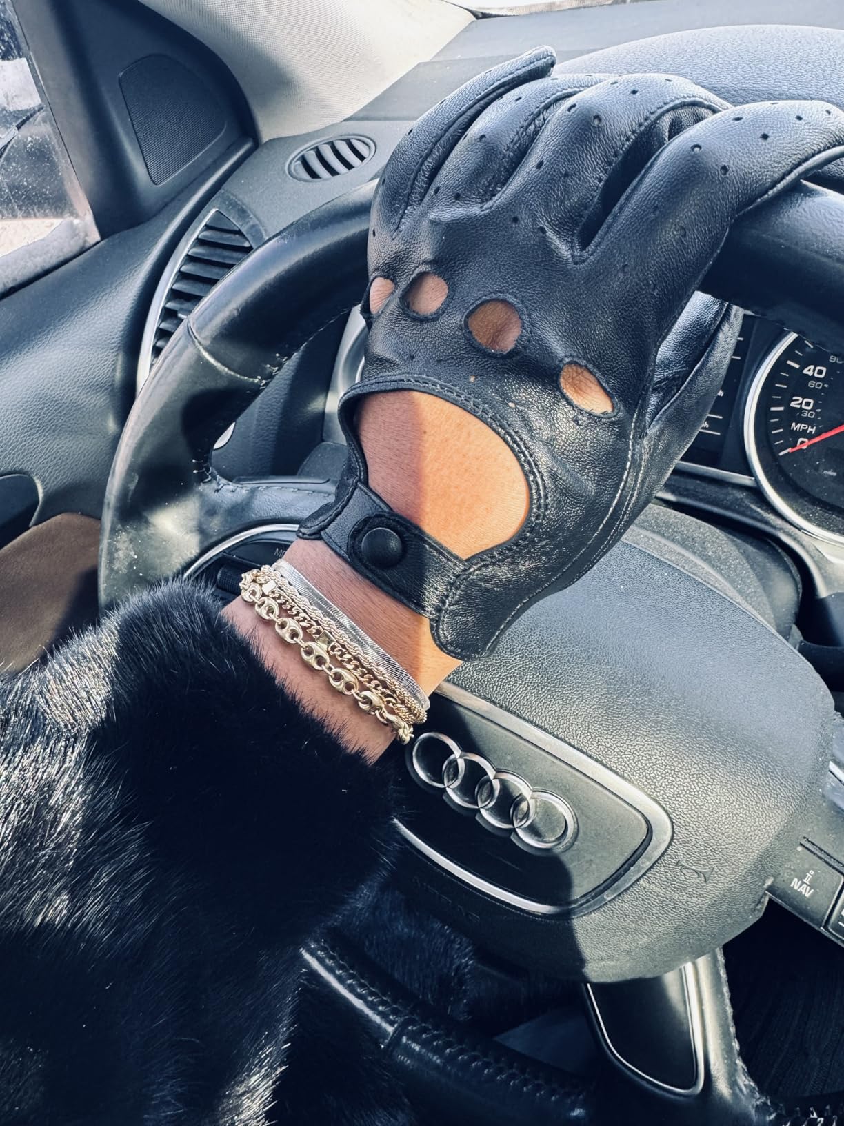 Womens Vintage TouchScreen Leather Driving Gloves Unlined - Soft And Thin Quality Italian Lambskin customer photo 1