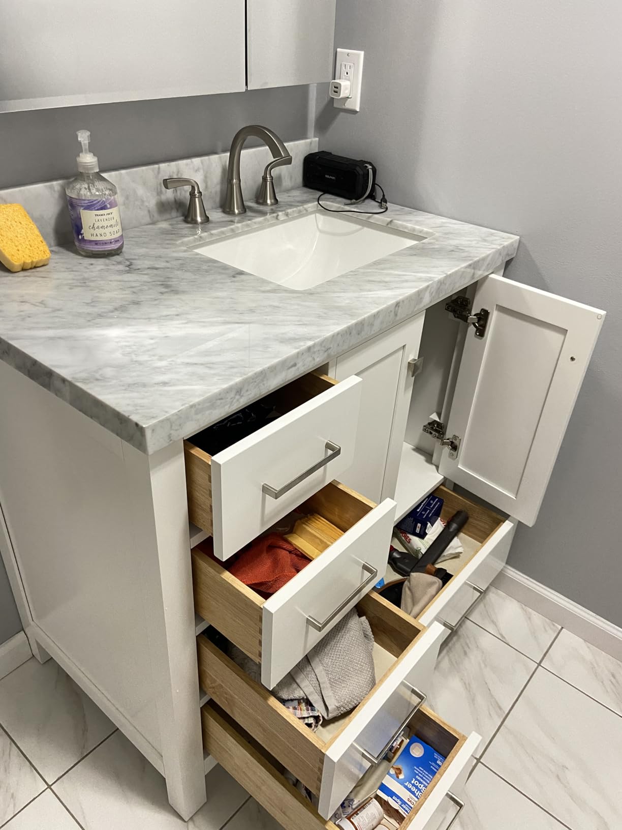 ARIEL Cambridge 36-inch Bathroom Vanity with Sink, Solid Wood, 1.5-inch Pure White Quartz Countertop & Backsplash, Single Rectangular Porcelain Sink, 2 Soft Closing Doors, 5 Dovetail Drawers, White customer photo 2