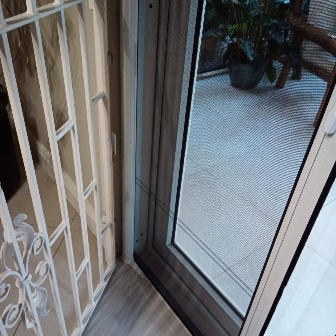 Brisa Double Retractable Screen Door, Brown, Fits 78 in. Tall, 68-72 in. Wide Doors customer photo 2