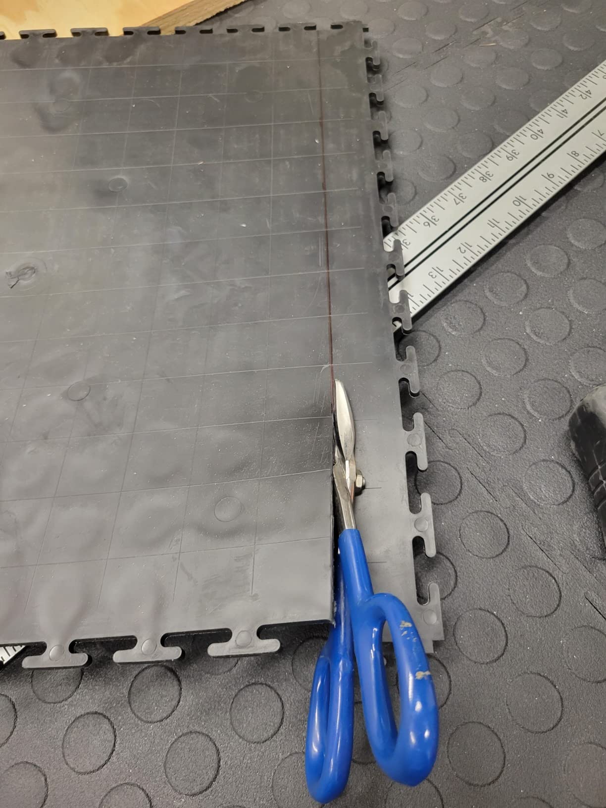 VersaTex Garage Floor 18 x 18 inch Square Plastic Raised Coin Interlocking Floor Tiles for Home Gym, Garage Flooring, Trade Show Flooring, Basement Tiles, 24 Pack (Black) customer photo 2