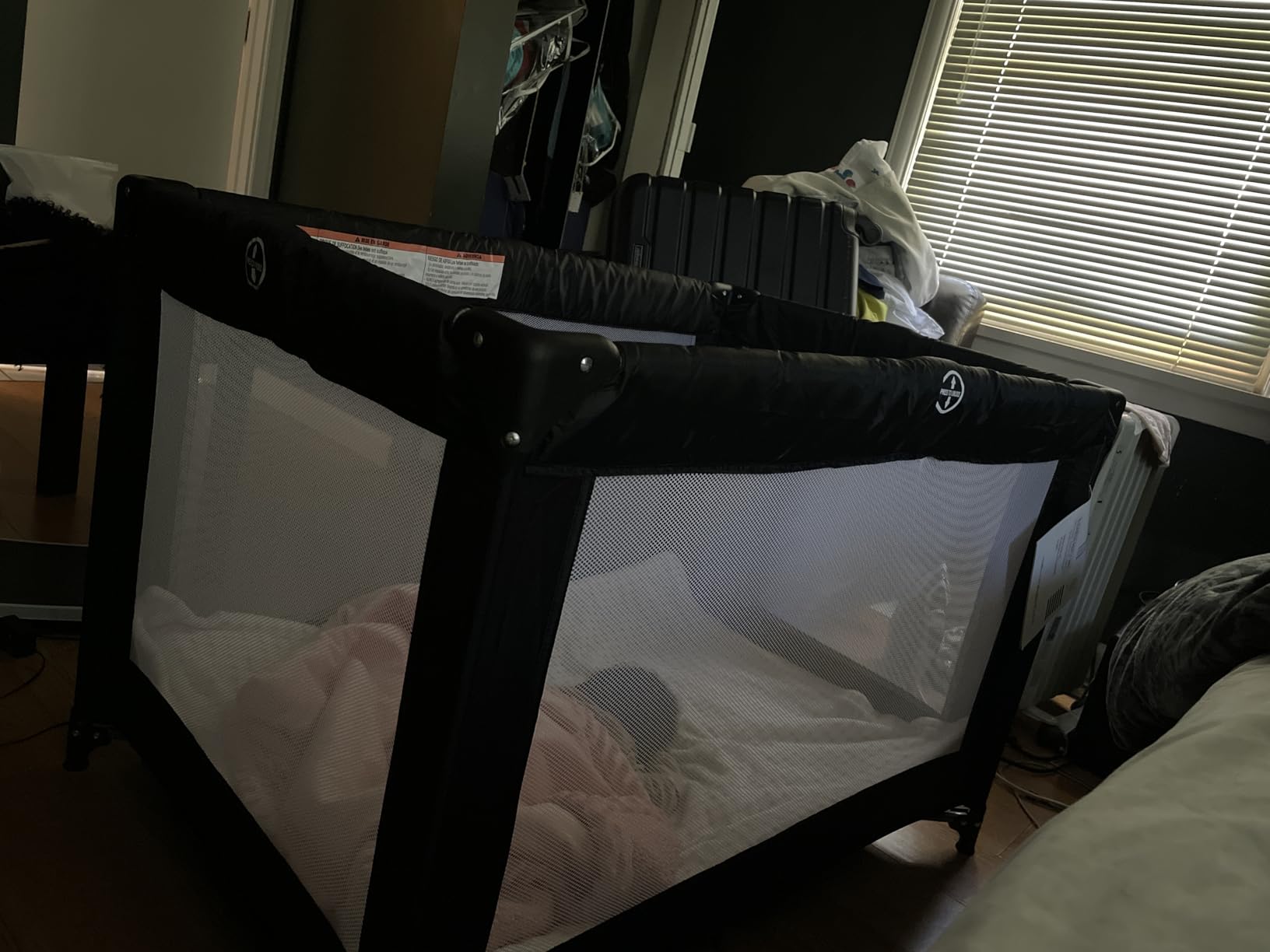 Dream On Me Nest Portable Playard in Black with Carrybag and Shoulder Strap, Lightweight, Packable customer photo 1