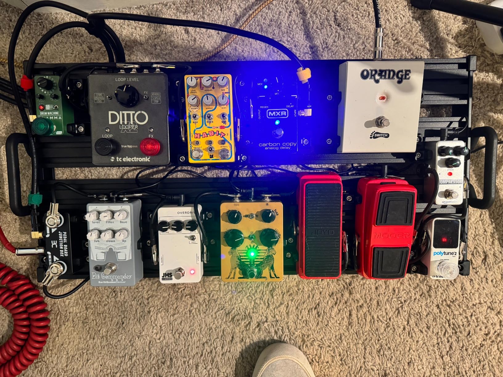GUITTO Guitar Pedalboard, Secure Clip-On Design Aluminum Alloy Pedal Board with Carry Bag, No Adhesive Needed for Effects Pedals, for Gigs and Rehearsals, GPB-03 Large customer photo 2