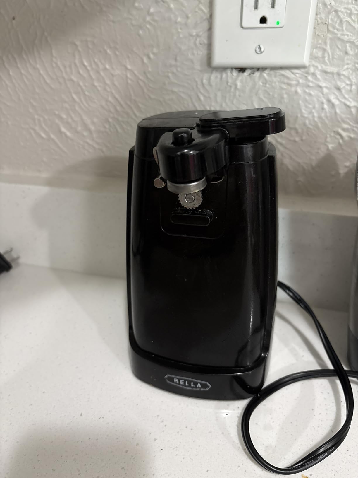 bella Electric Can Opener and Knife Sharpener, Removable Cutting Lever, Cord Storage, Stainless Steel Blade, Black customer photo 1