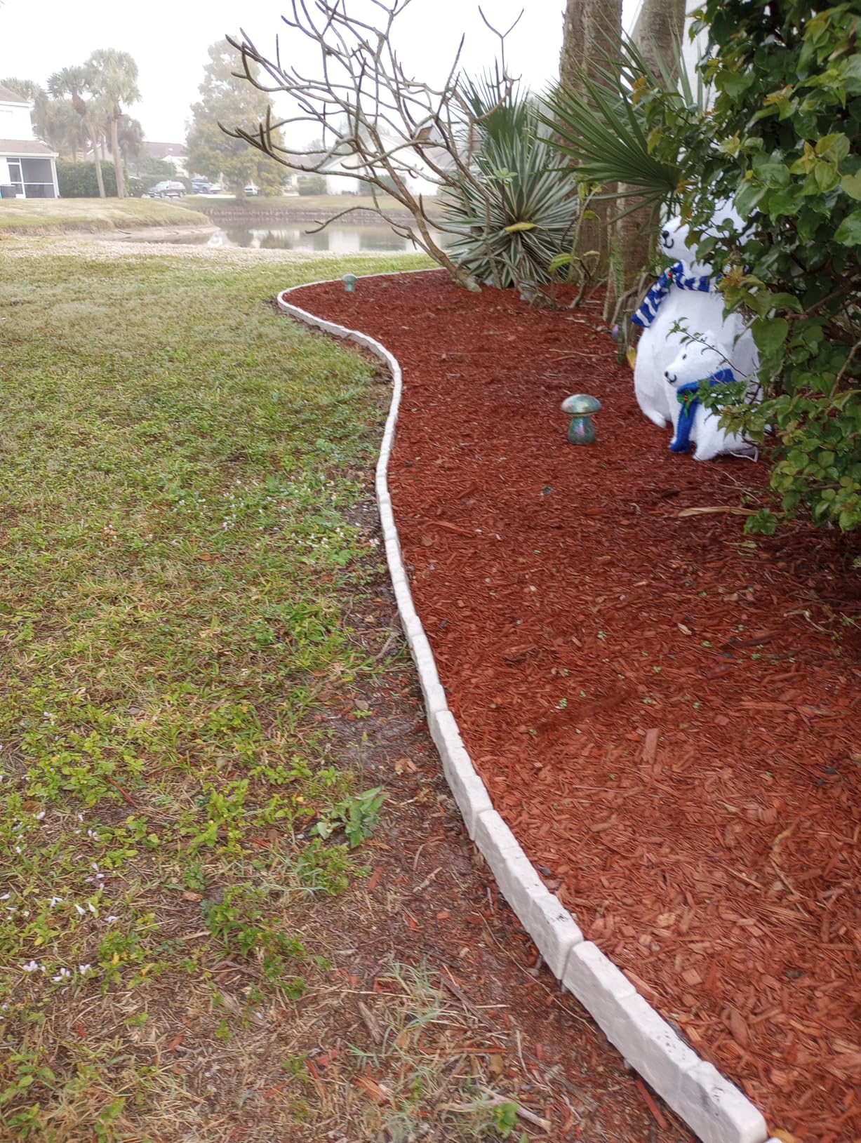 Suncast Interlocking Border Edging - Stone-Like Poly Construction for Garden, Lawn, and Landscape Edging - Water Resistant Border for Containing Trees, Flower Beds and Walkways - Light Taupe, 30 customer photo 1