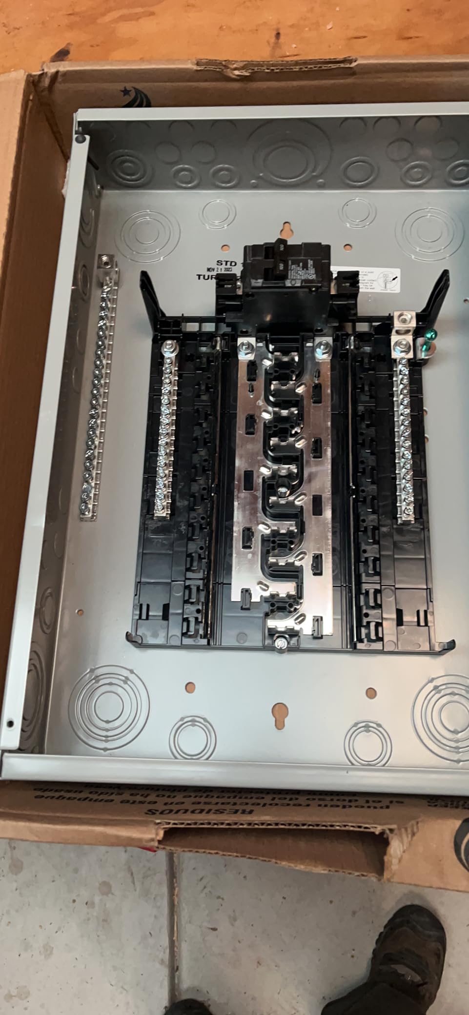 SN Series 100 Amp 20-Space 40-Circuit Main Breaker Plug-On Neutral Load Center Indoor customer photo 2