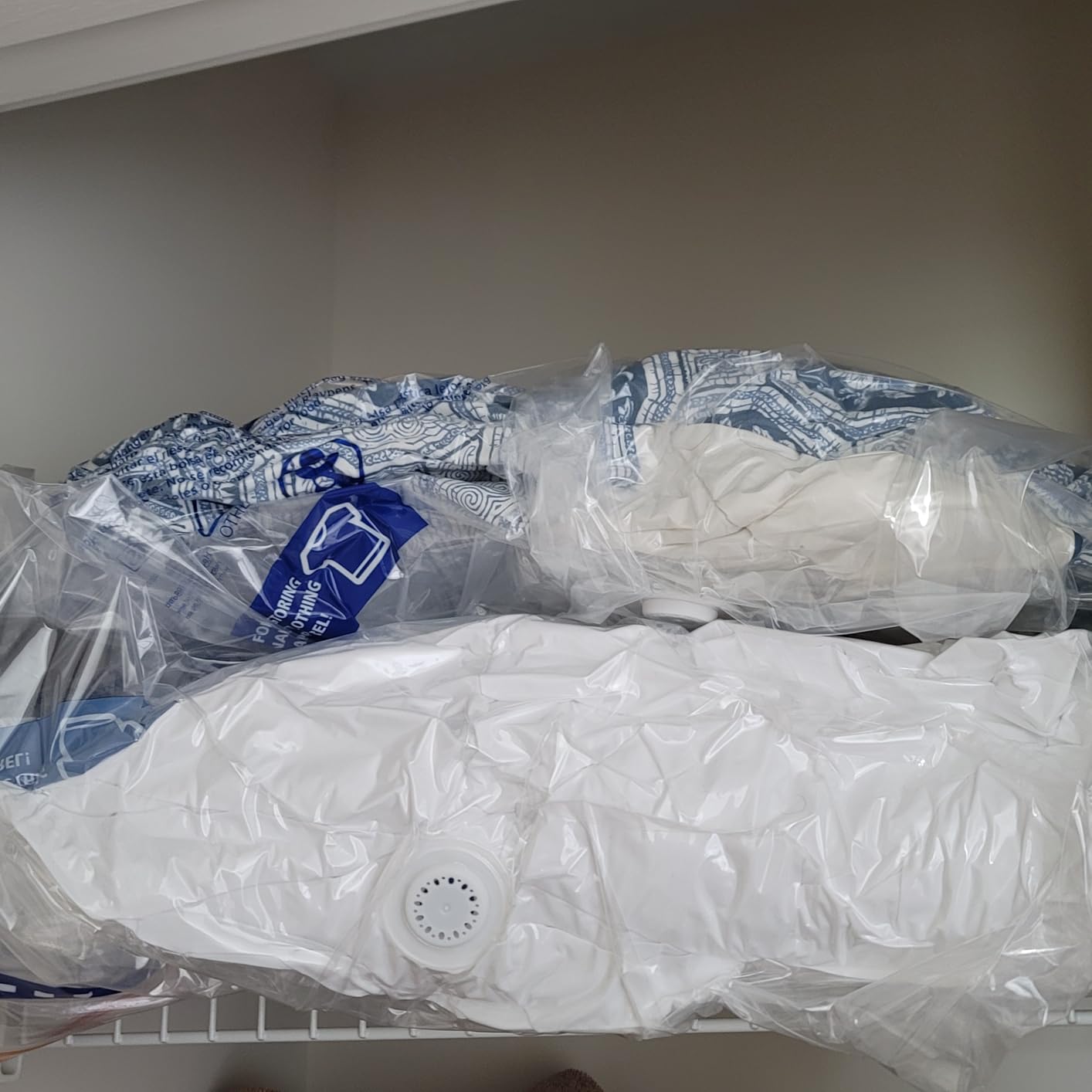 Hefty Shrink-Pak - 4 Large Vacuum Storage Bags for Clothes, Pillows, Towels, or Blankets - Space Saver Vacuum Sealer Bags Ideal Under Bed Storage Solutions customer photo 2