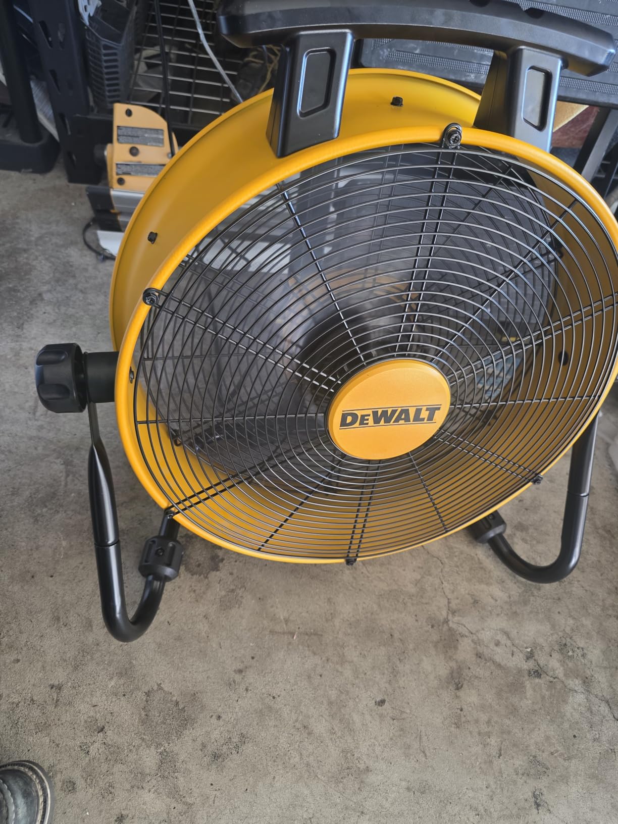 DEWALT 18 Inch Floor Fan, 180° Adjustable Tilting Drum Fan DXF1840 | High Velocity Fan with 3-Speed for Cooling Air Circulator Portable Metal Industrial fan for Shop/Garage/Gym/Patio Yellow customer photo 1