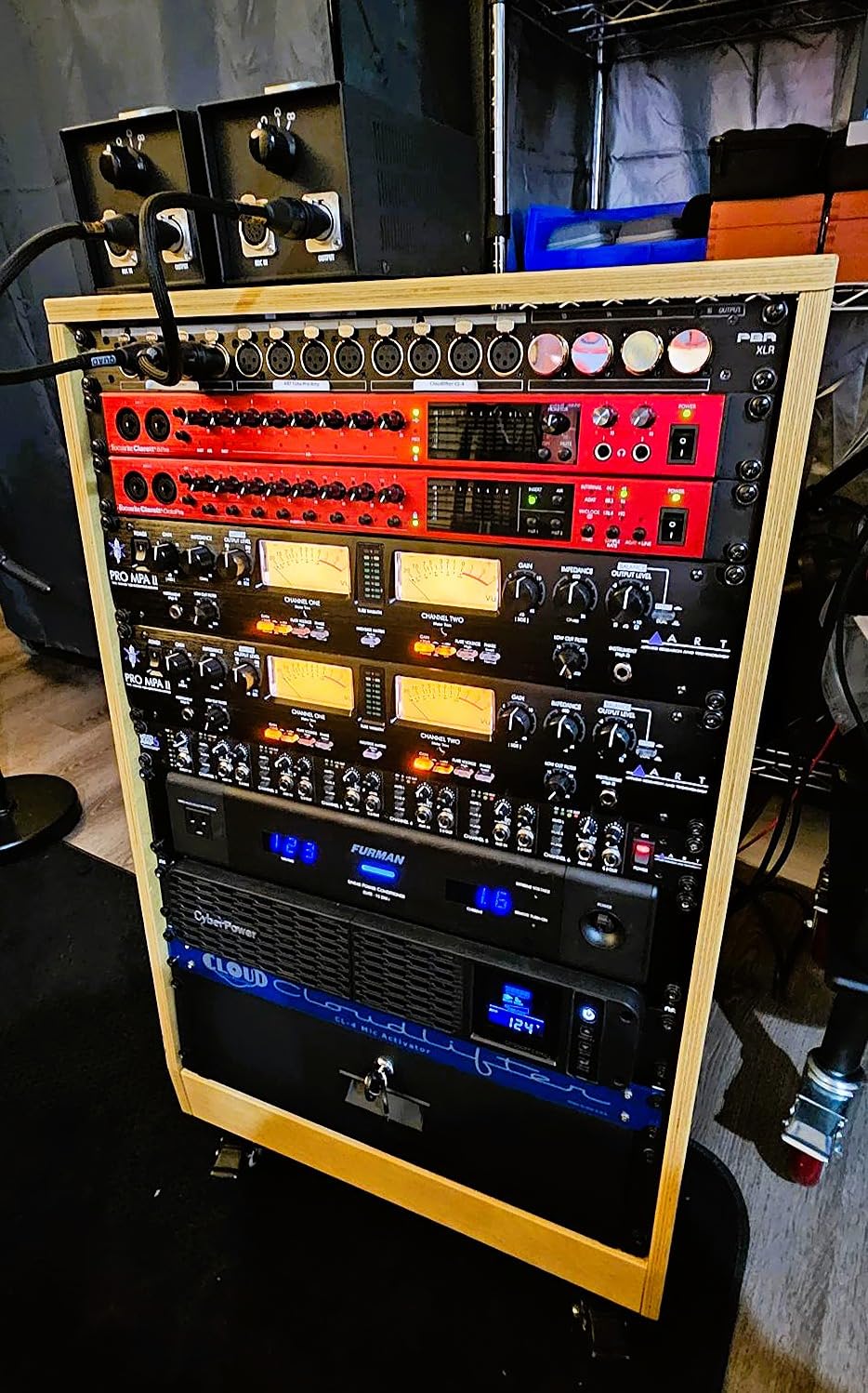 Sound Town DIY Solid Baltic Birch Plywood Slanted 8U Studio Rack, Golden Oak (SDRK-8T) customer photo 2