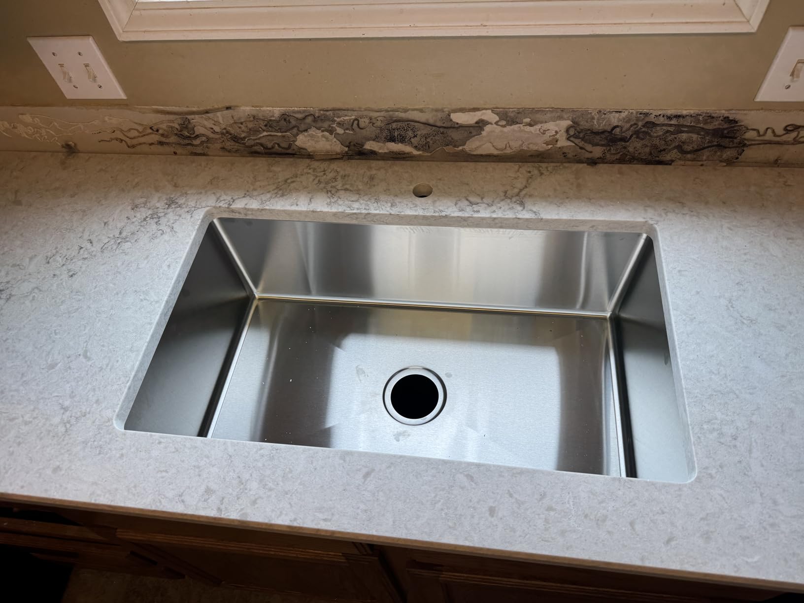 Kitchen Sink 30x18 Inch Undermount Sink Stainless Steel 16 Gauge Single Bowl Kitchen Sinks Set (5 Item Bundle: Sink, Bottom Grid, Drain Assembly, Drain Cap, Towel) customer photo 1