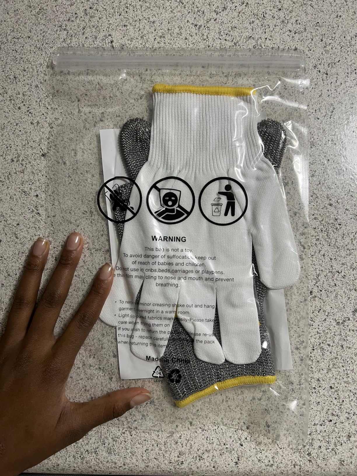 Dowellife ANSI A9 Cut Resistant Glove Food Grade, Stainless Steel Mesh Metal Knife Cutting Glove for Butcher Oyster Shucking Kitchen Mandoline Chef Slicing Fish Fillet (Medium) customer photo 1