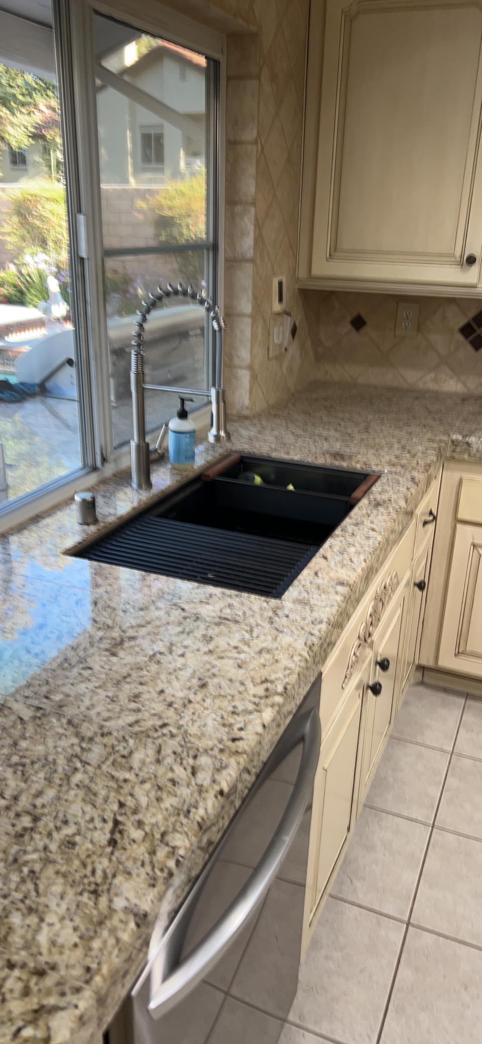 Dcolora 33 Inch Undermount Kitchen Sink, Single Bowl Workstation 16 Gauge 304 Stainless Steel Sink, Handmade Under Counter Deep Basin with Built-In Accessories customer photo 2