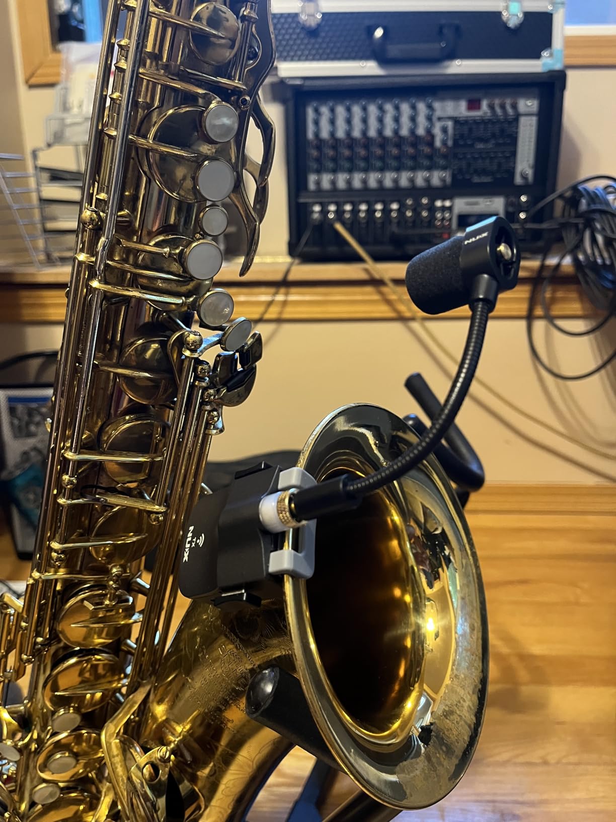 NUX B-6 Saxophone Wireless System with Charging Case, 2.4GHz Wireless Saxophone Microphone customer photo 1