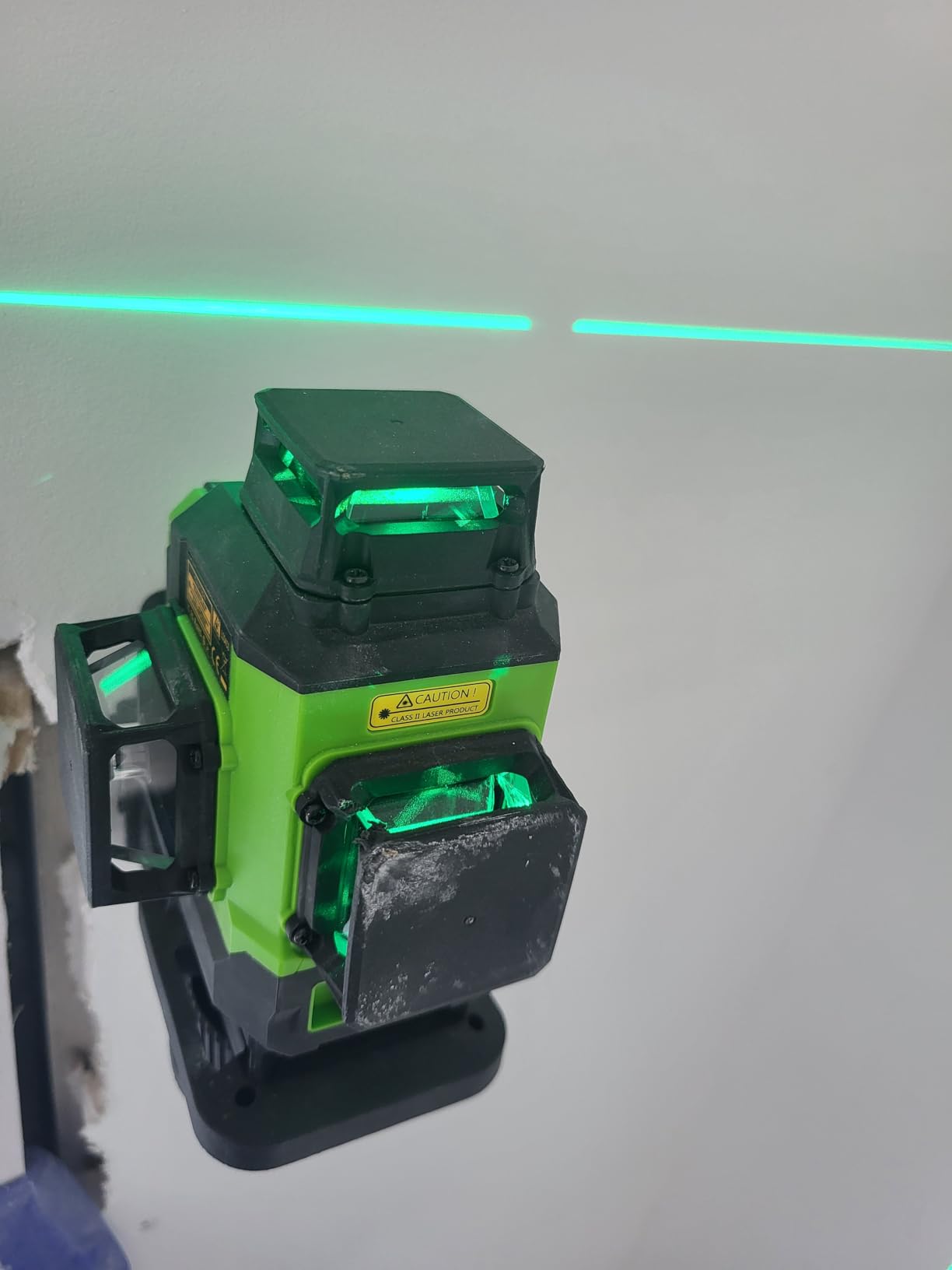 Huepar Laser Level 360 Self Leveling, Rechargeable Green Laser 4x360 Degree Cross Line Lazer Leveler 4D Level Laser Tool for Construction with Two Li-ion Batteries, Magnetic Bracket and Hard Carry Case - LS04CG customer photo 1