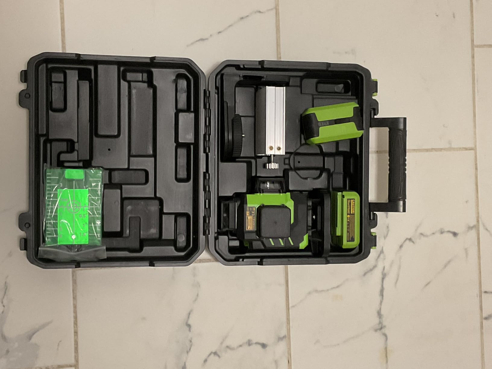 Huepar Laser Level 360 Self Leveling, Rechargeable Green Laser 4x360 Degree Cross Line Lazer Leveler 4D Level Laser Tool for Construction with Two Li-ion Batteries, Magnetic Bracket and Hard Carry Case - LS04CG customer photo 2