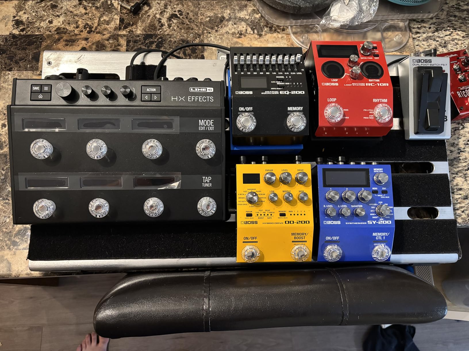 BOSS SY-200 Synthesizer Effects Pedal - Advanced BOSS Polyphonic Guitar Synth Technology customer photo 1