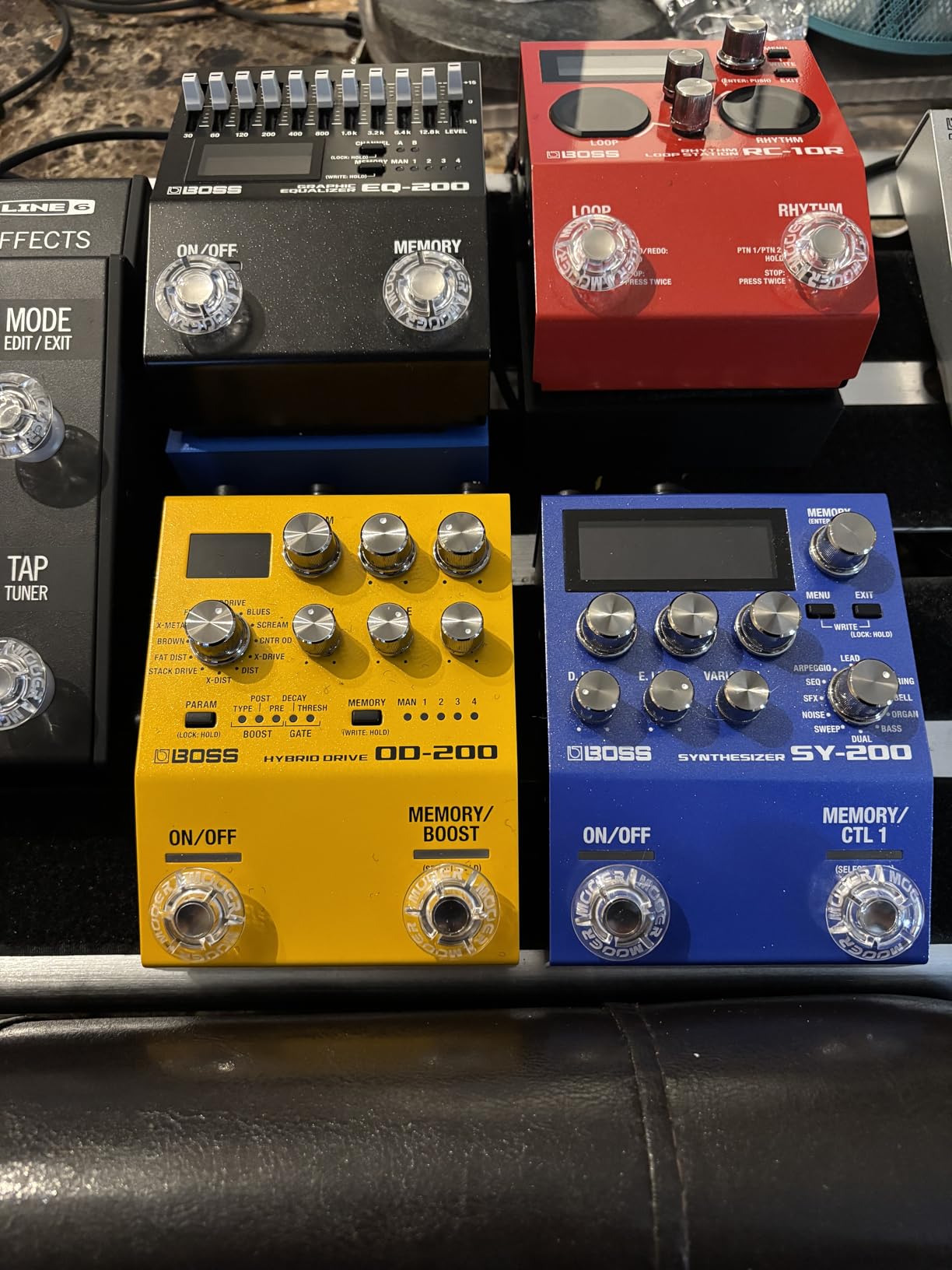 BOSS SY-200 Synthesizer Effects Pedal - Advanced BOSS Polyphonic Guitar Synth Technology customer photo 2