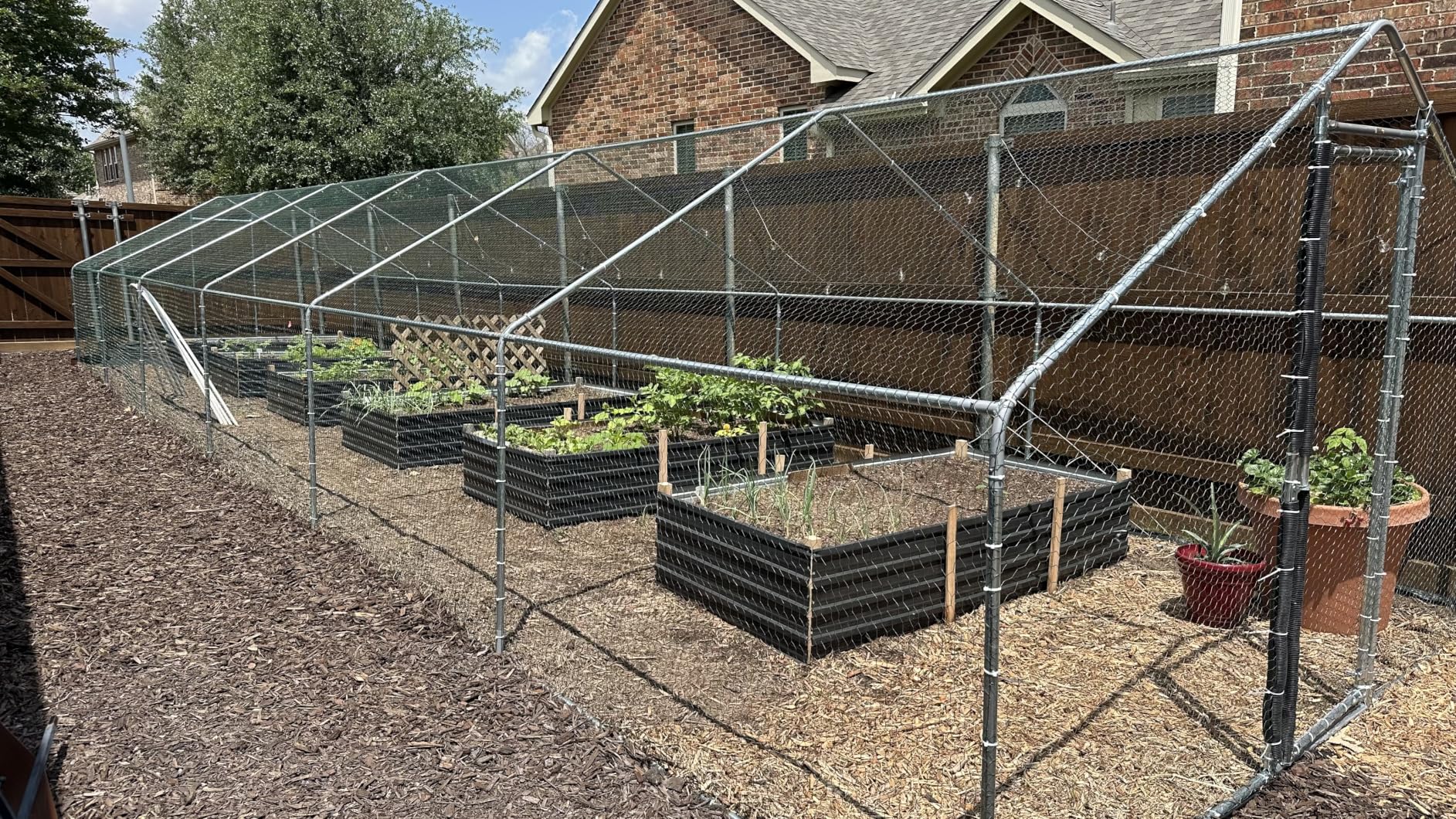PawHut Large Chicken Coop Metal Chicken Run with Waterproof and Anti-UV Cover, Spire Shaped Walk in Fence Cage Hen House for Outdoor and Yard Farm Use, 9.8' x 26.2' x 6.6' customer photo 1