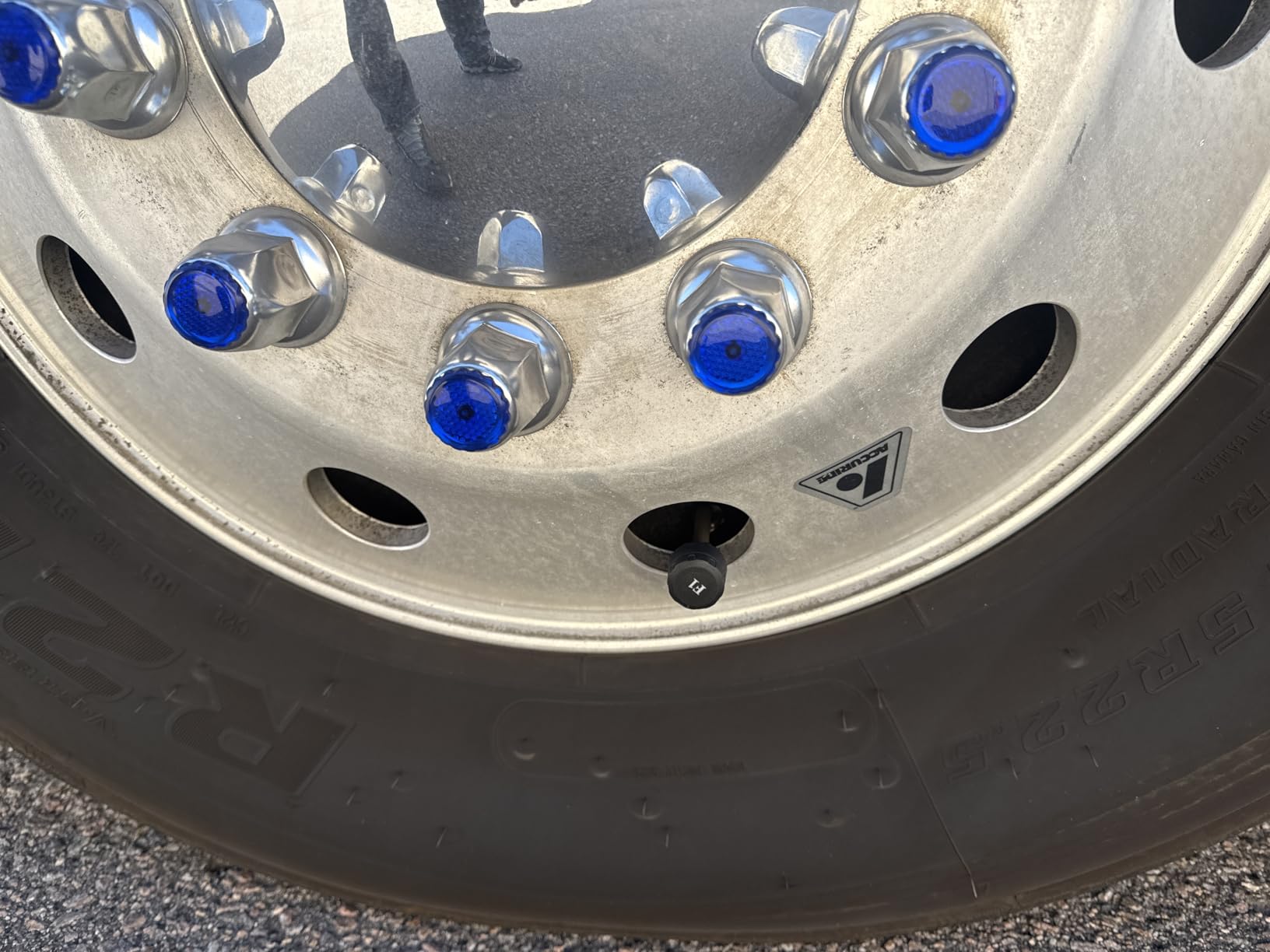 GUTA Trailer Tire Pressure Monitoring System, RV TPMS with 10 Sensors, 6 Alert Modes, Signal Booster, Power Saving Display, Long Sensing Distance, for 3 Trailers (T1/T2/T3), for Camper, Motor Homes customer photo 1