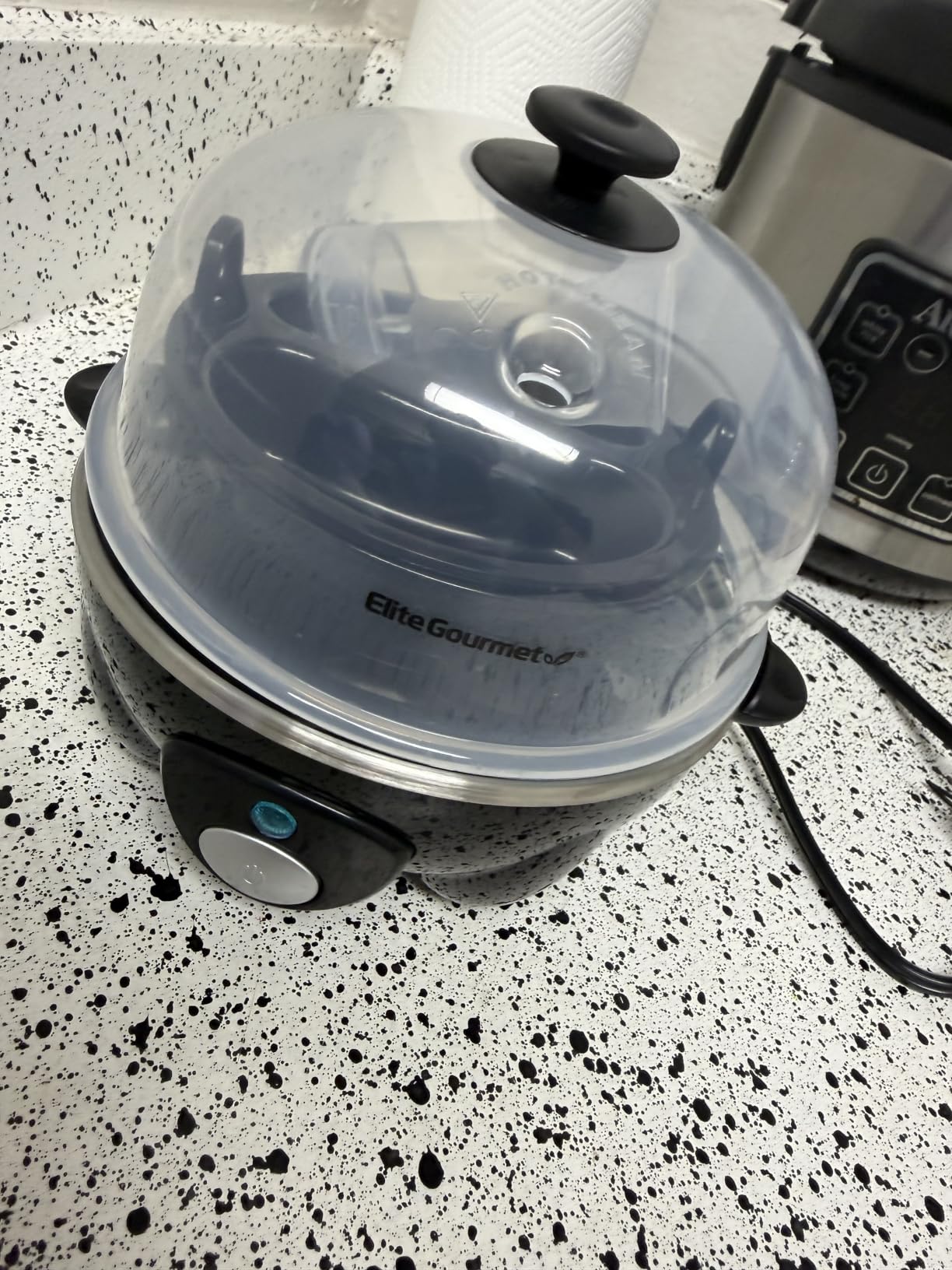 Elite Gourmet EGC-007B# Rapid Egg Cooker, 7 Easy-To-Peel, Hard, Medium, Soft Boiled Eggs, Poacher, Omelet Maker, Auto Shut-Off, Alarm, 16-Recipe Booklet, Black customer photo 1