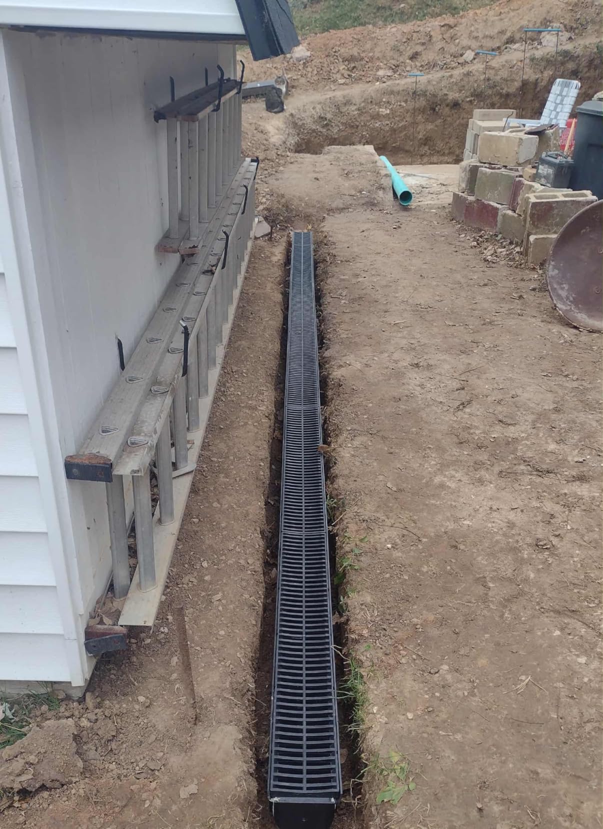 VEVOR Trench Drain System Channel Drain 5.9x5.1-Inch HDPE Drainage Trench, Black Plastic Garage Floor Drain with Plastic Grate, 6x39 Trench Drain Grate, with 6 End Caps, for Garden, Driveway-6 Pack customer photo 1