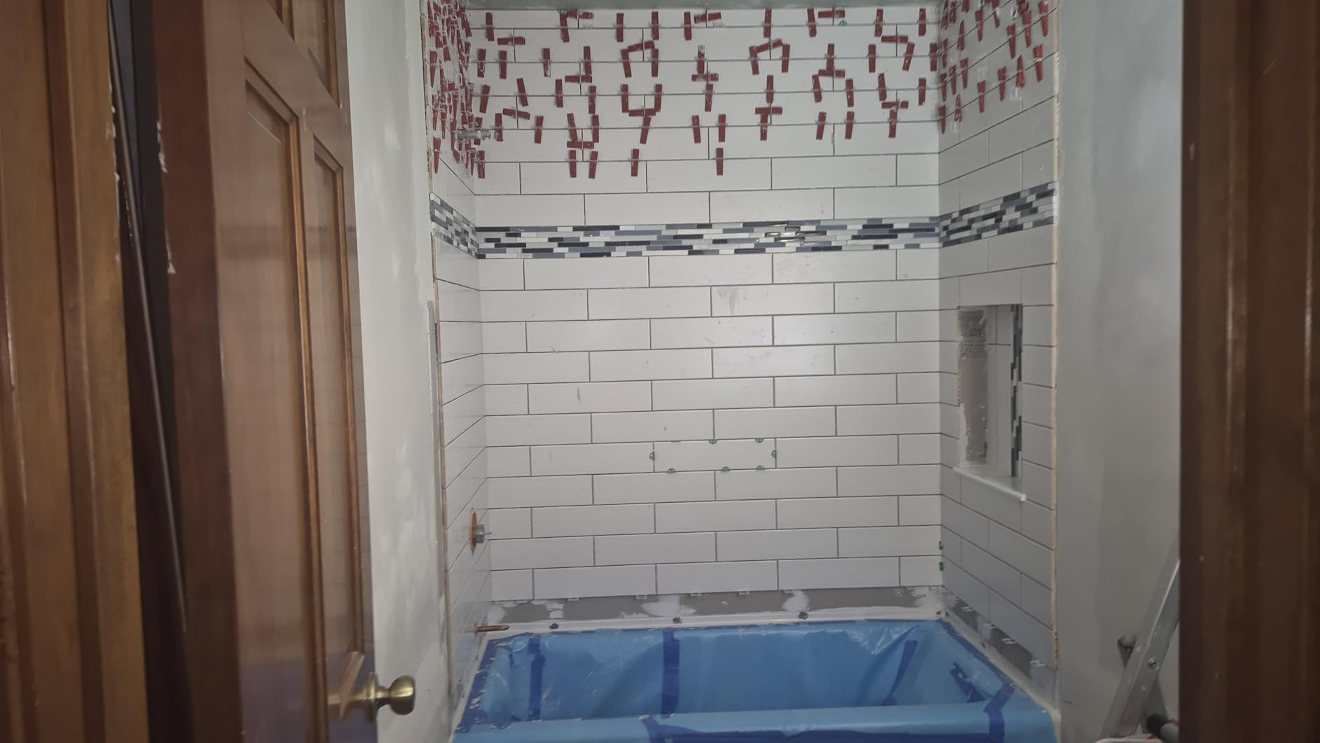 Tile Leveling System 1000-Piece Tile Leveling Spacer Clips and 300-Piece Reusable Wedges Tile Leveler Tool Set for Ceramic Tile and Stone Installation (1/16 Inch) customer photo 2