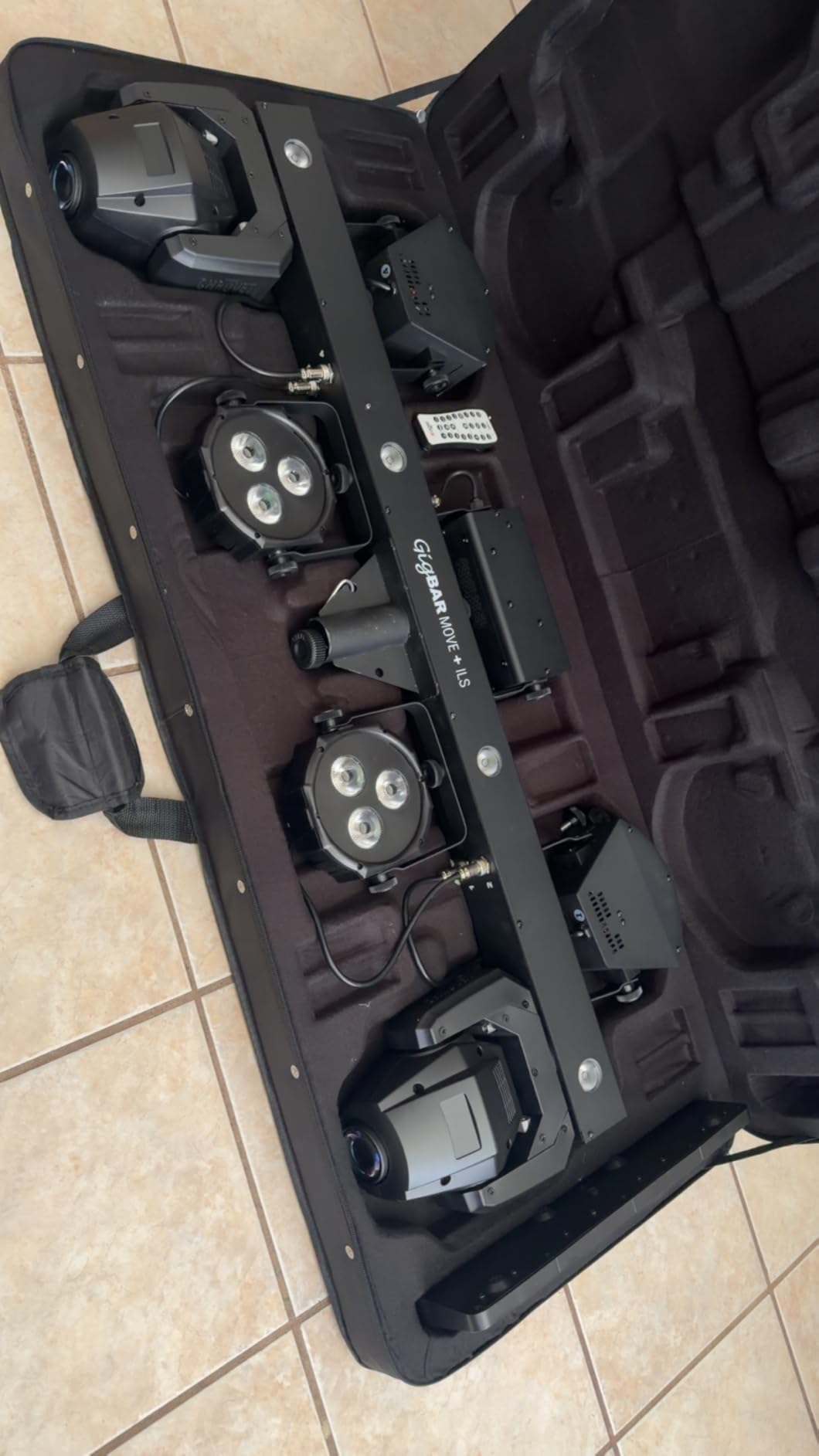 Chauvet DJ GigBAR Move + ILS 5-In-1 Lighting System with Moving Heads, Derbies, Washes, Laser & Strobe customer photo 1