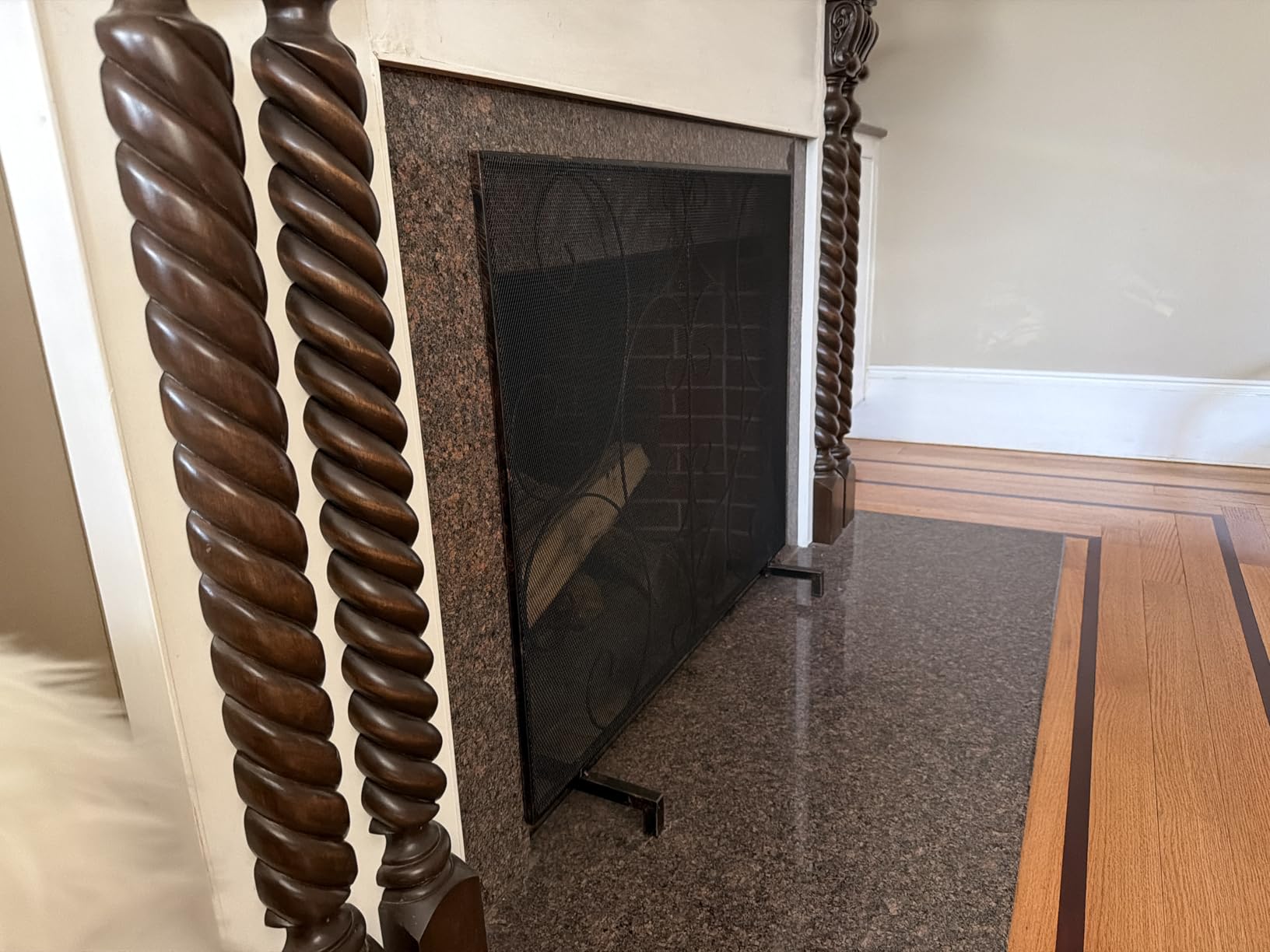 Kingson Single Panel Decorative Flat Fireplace Screen Cover Handcrafted Durable Metal Mesh, Heat-Resistant Free Standing Fire Spark Guard Mesh 37.8