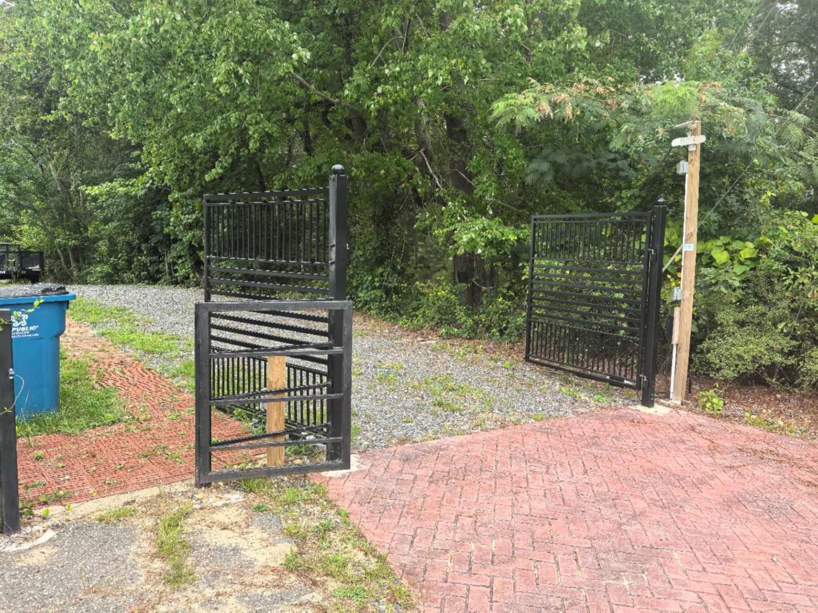 ALEKO 16x6 feet London Dual Swing Driveway Gate with Automatic Opener, Galvanized Steel Security Fence Gate customer photo 2